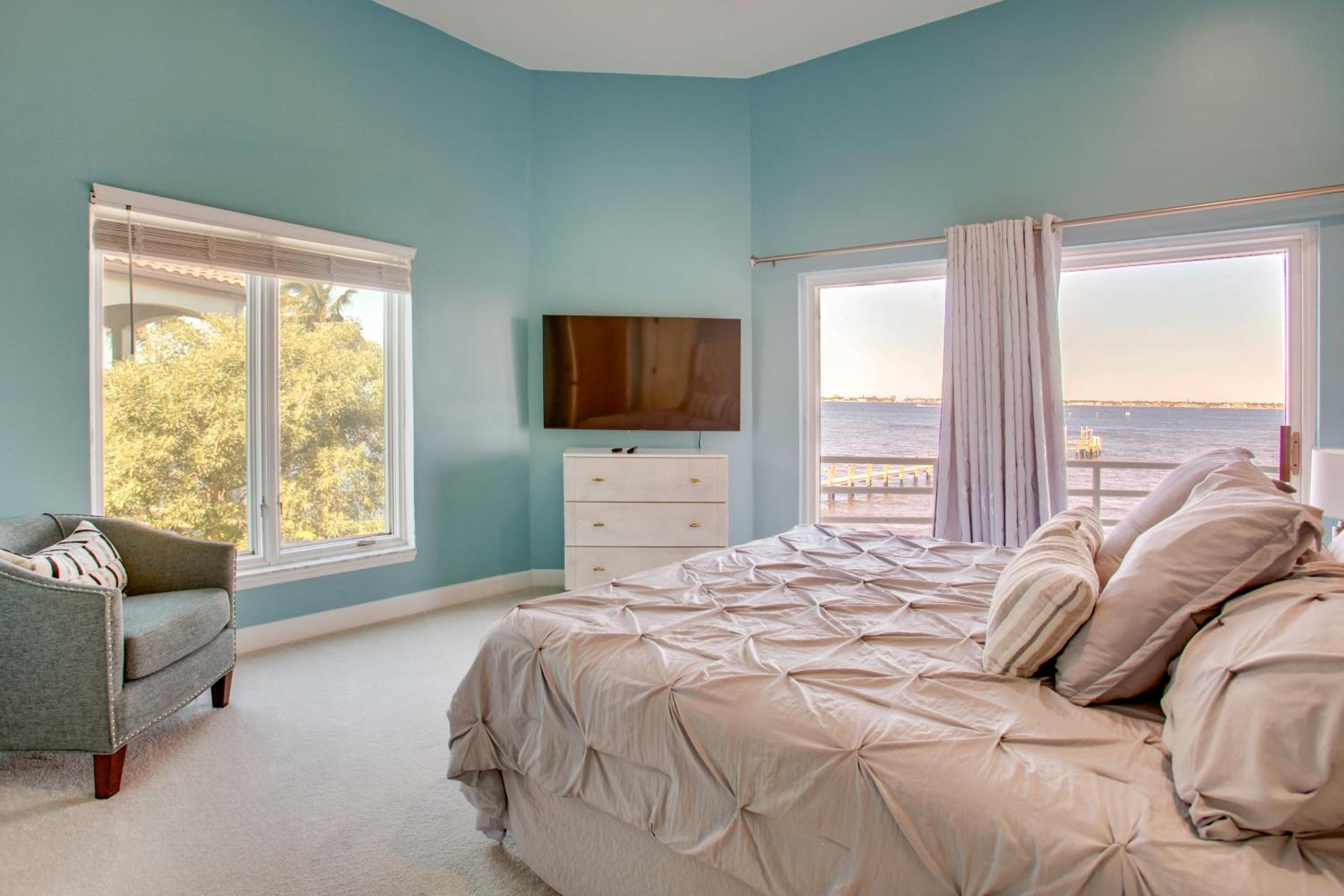 Oceanside Fort Myers Luxury! Pool, Terrace and Views