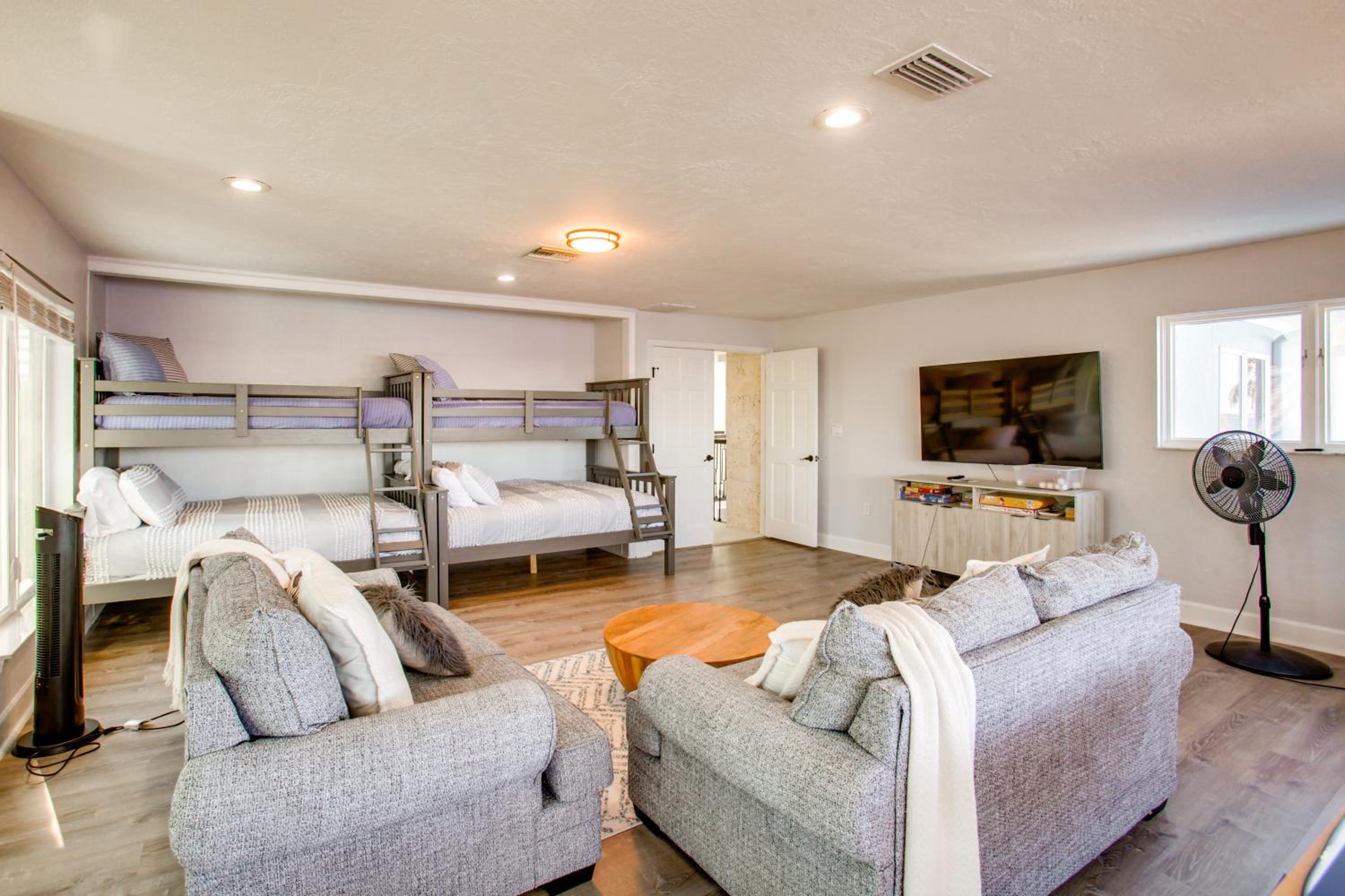 Oceanside Fort Myers Luxury! Pool, Terrace and Views
