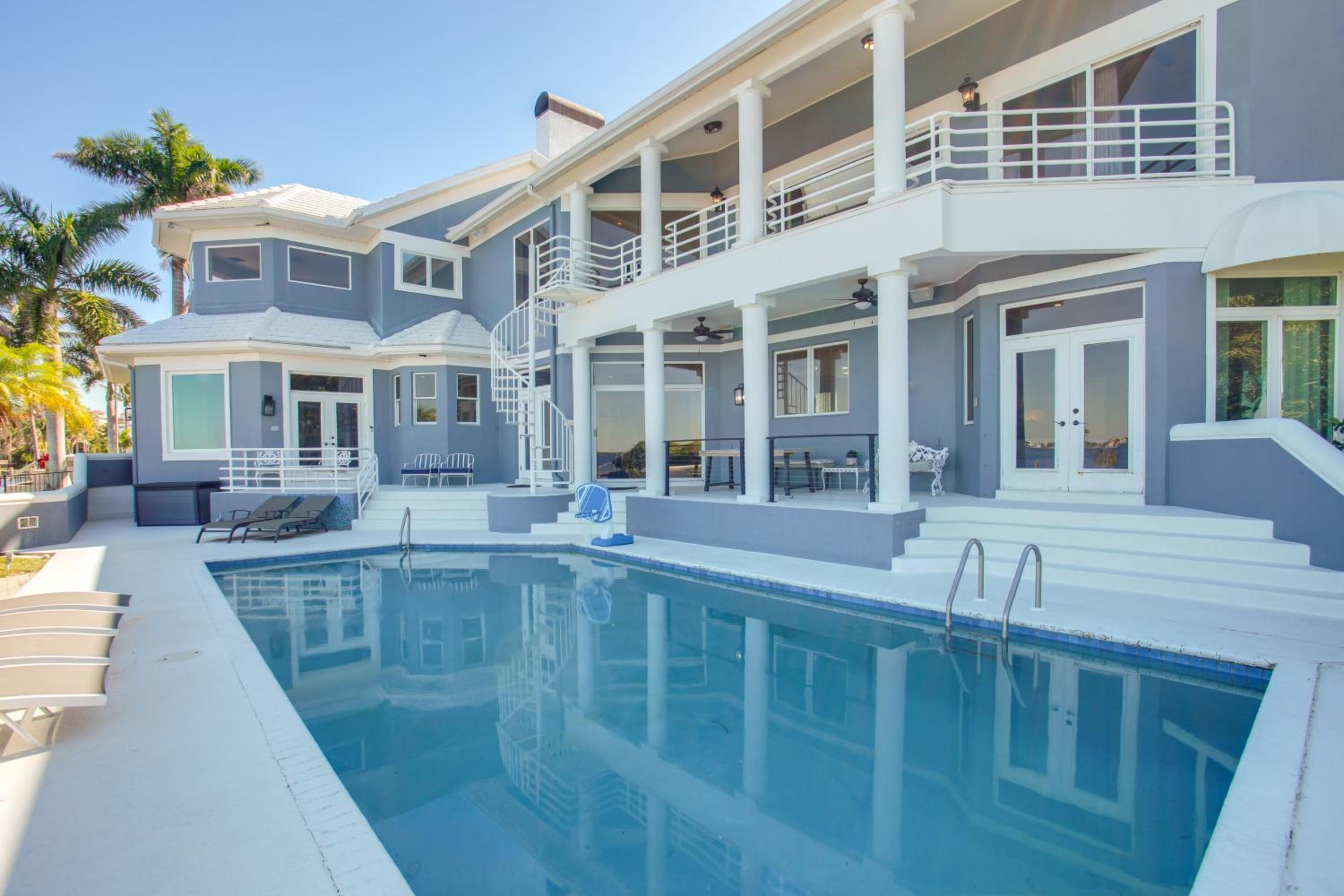 Oceanside Fort Myers Luxury! Pool, Terrace and Views
