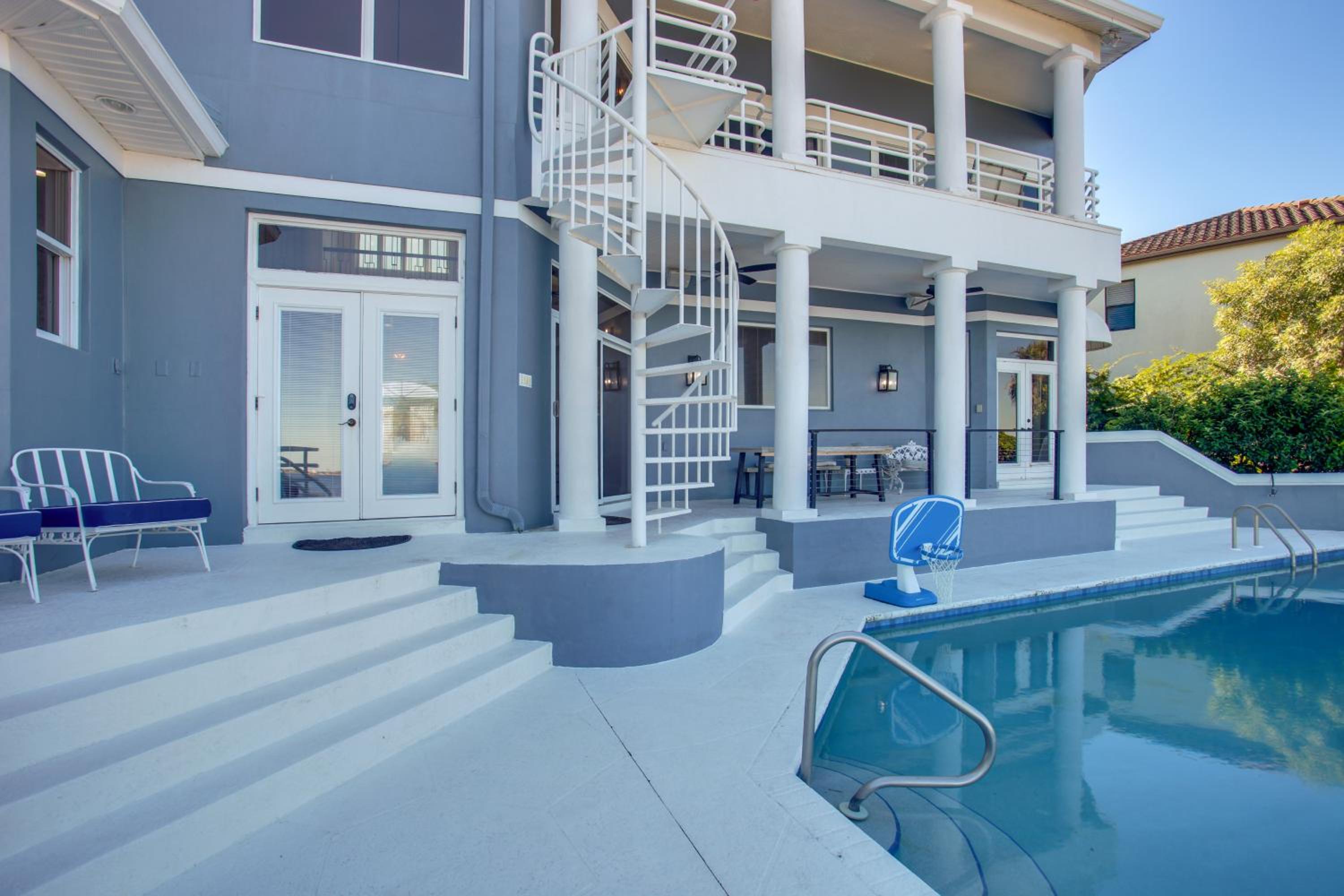 Oceanside Fort Myers Luxury! Pool, Terrace and Views
