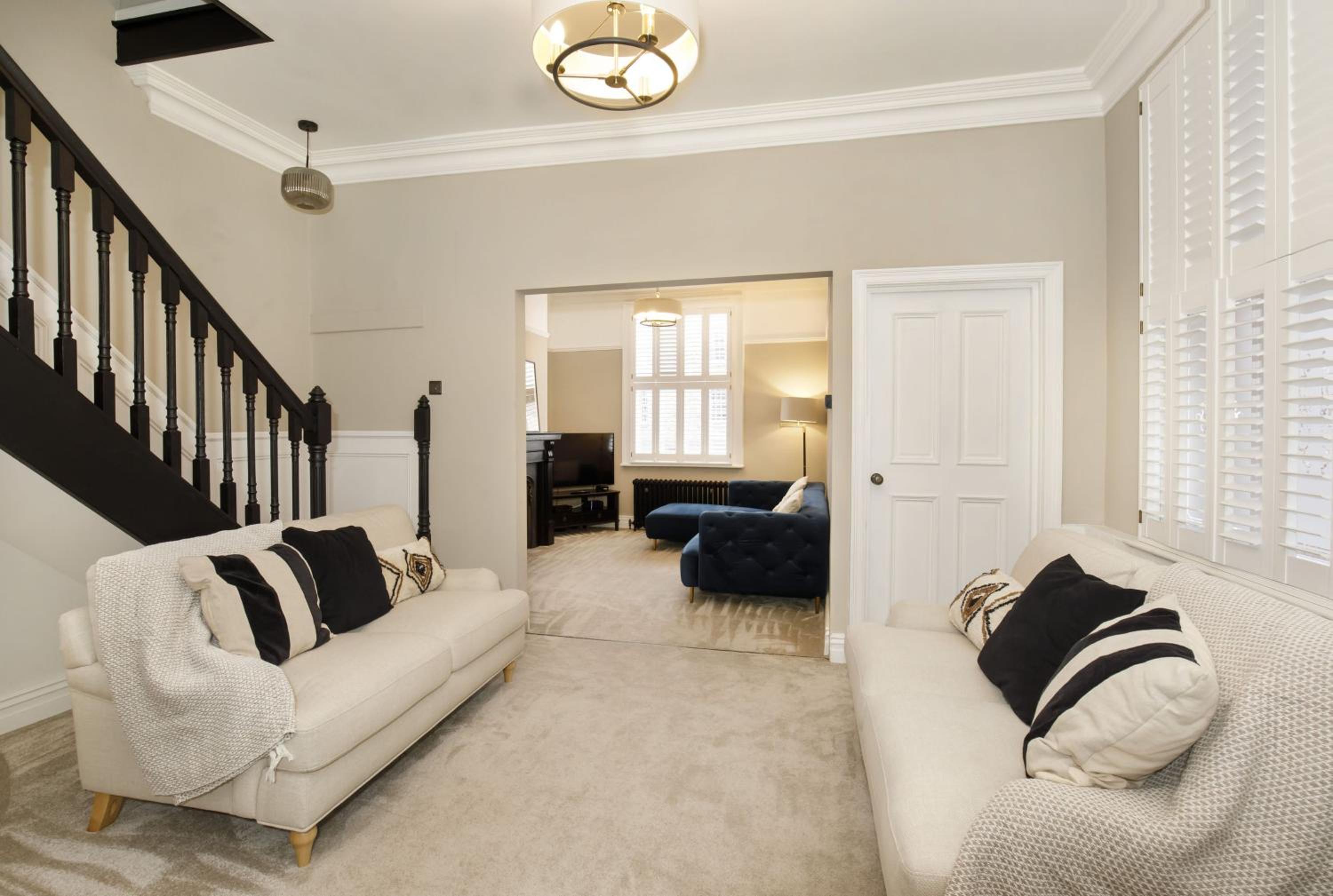 65 Monkgate Sleeps 10 with parking