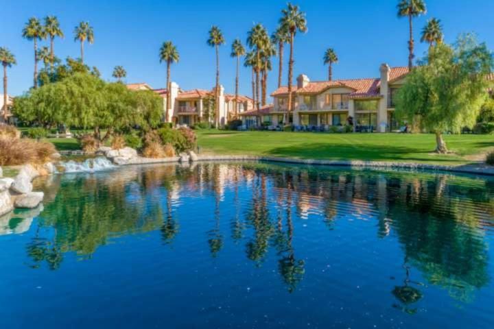 SPECTACULAR LAKE with MOUNTAIN VIEW BBQ POOL SPA