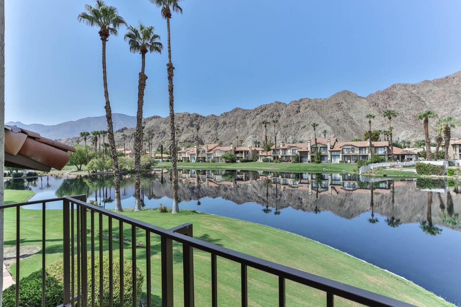 SPECTACULAR LAKE with MOUNTAIN VIEW BBQ POOL SPA