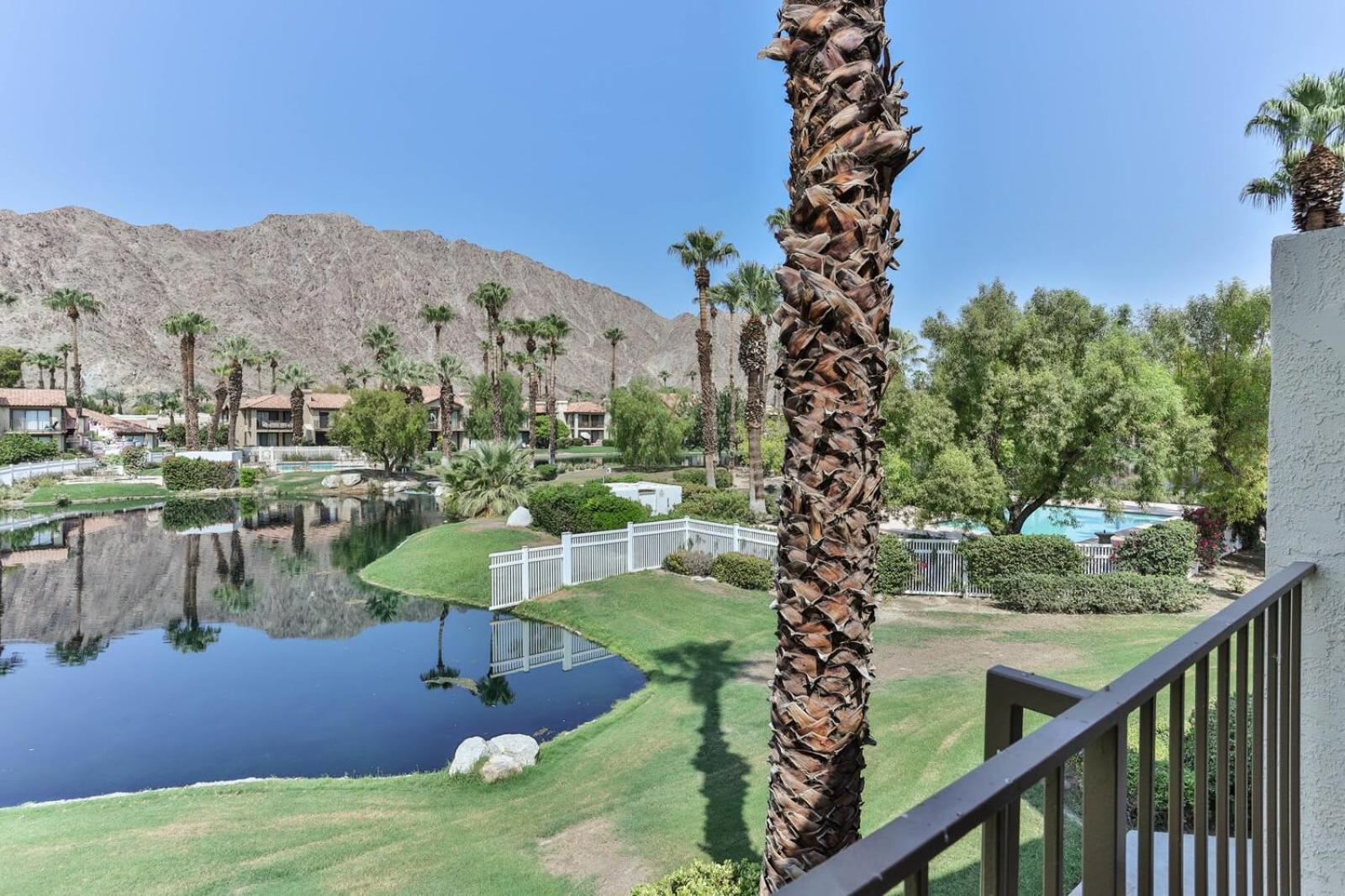 SPECTACULAR LAKE with MOUNTAIN VIEW BBQ POOL SPA
