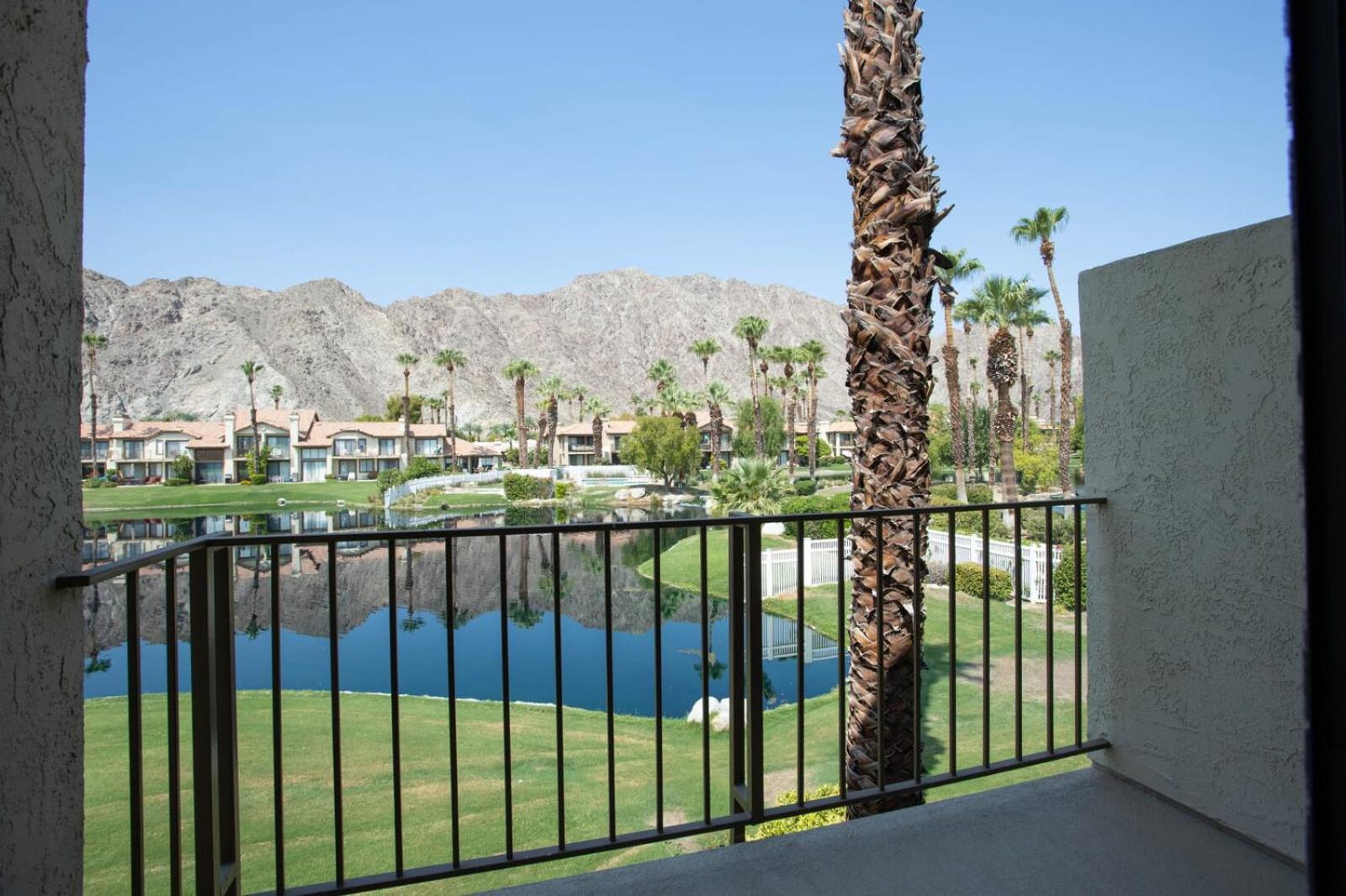 SPECTACULAR LAKE with MOUNTAIN VIEW BBQ POOL SPA