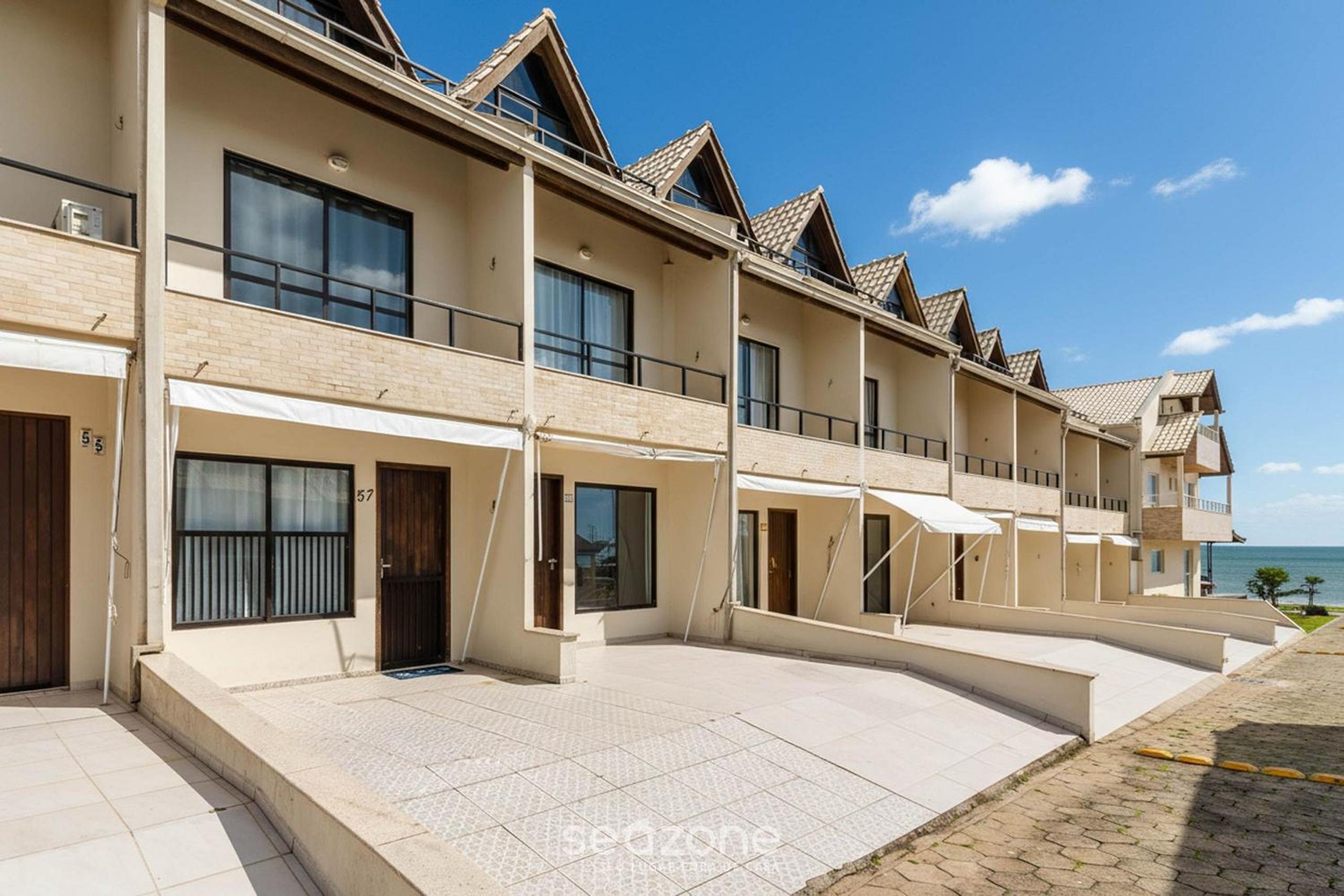Houses in a beachfront condominium with a swimming pool in Itajubá - MCSs