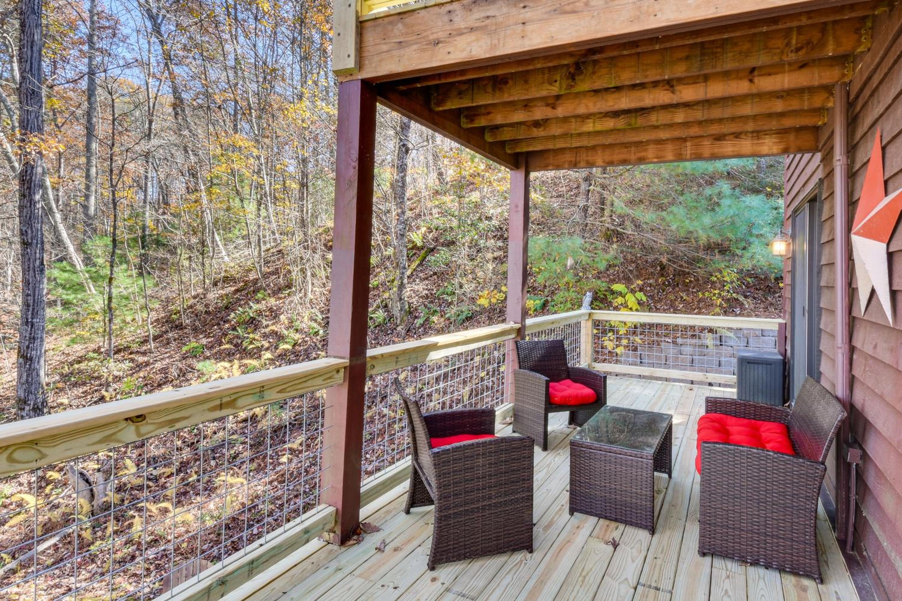 3 Mi to Vogel State Park! Family Home with Game Room