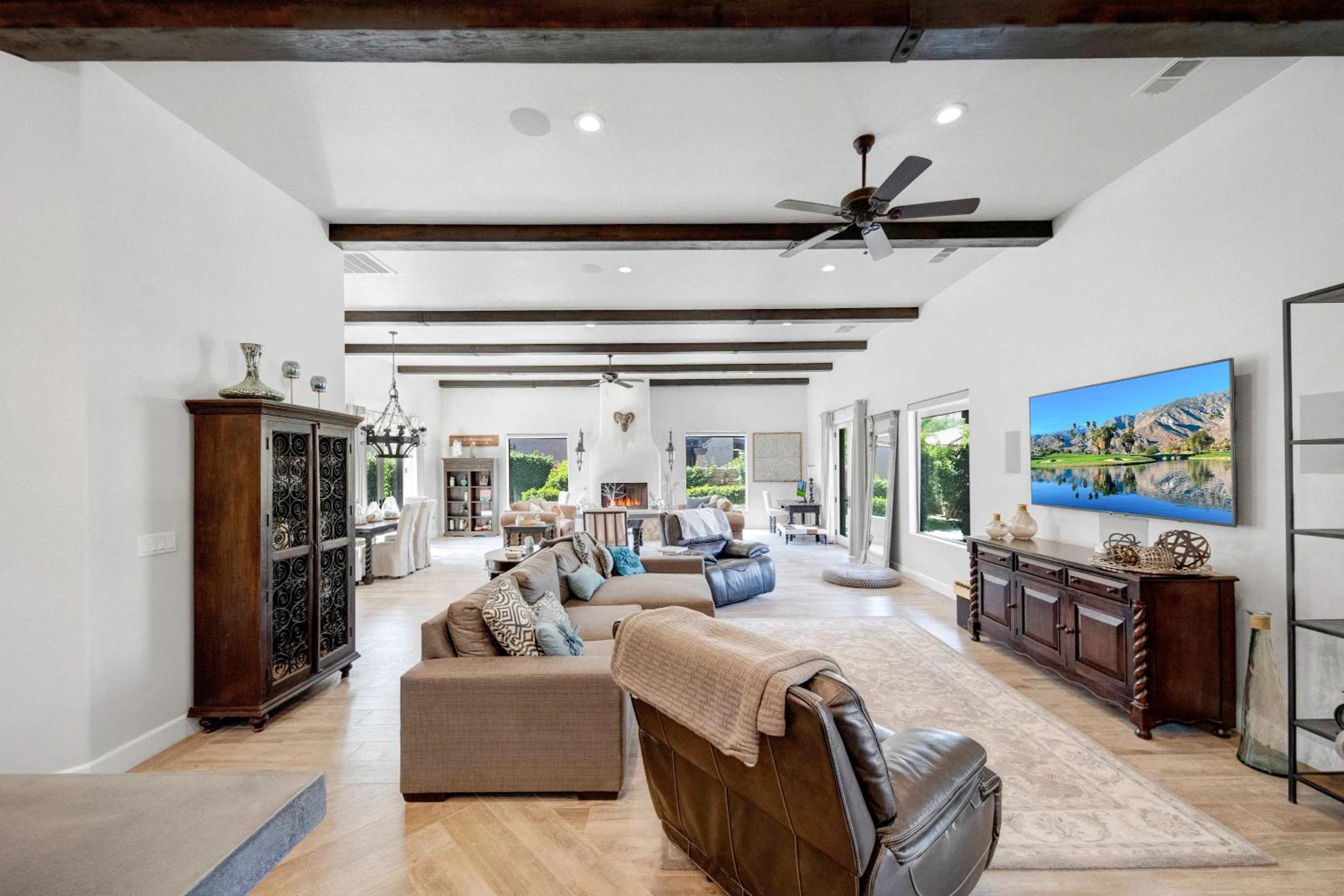 Private Pool Spa & Mountain Views in Gated La Qui