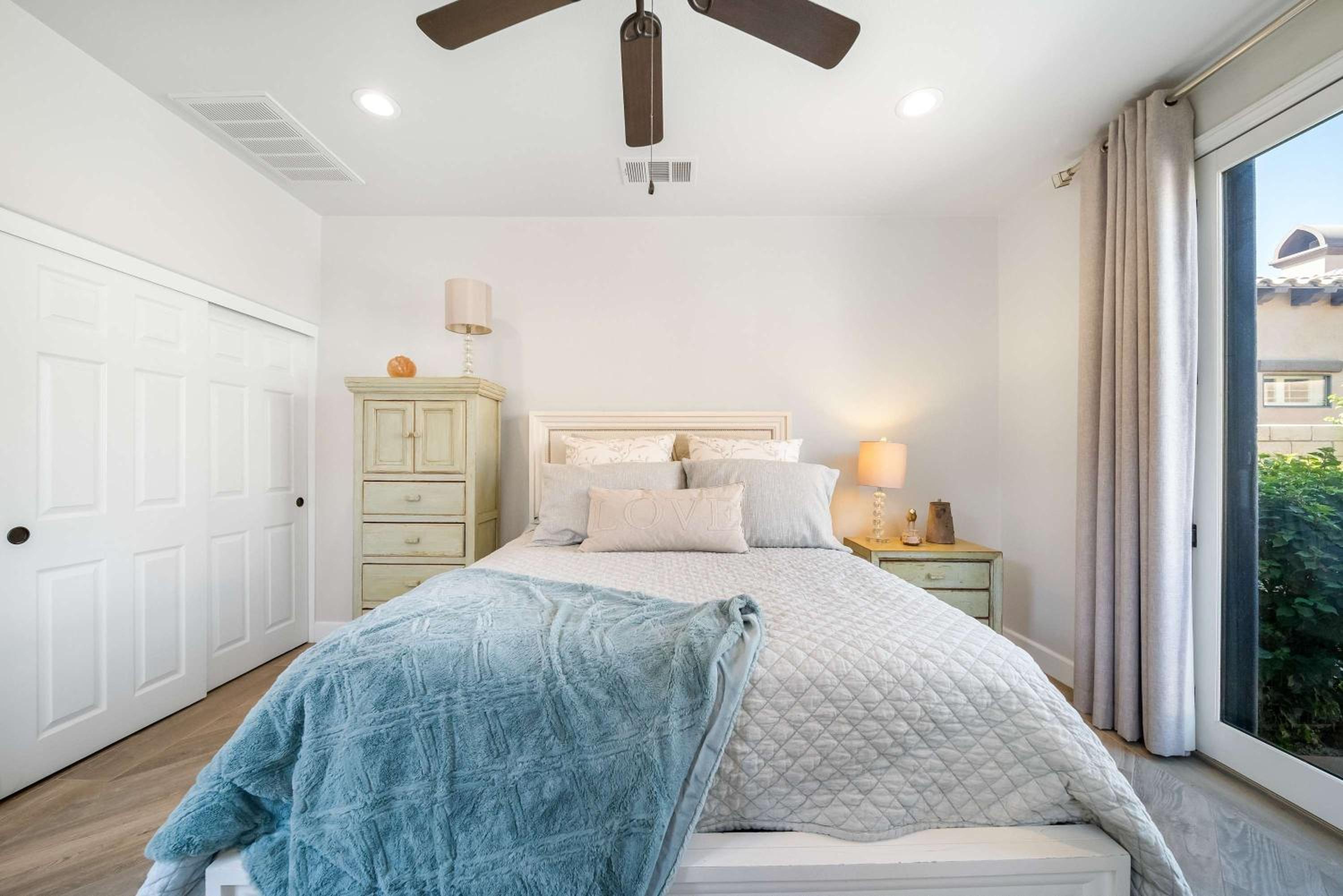 Private Pool Spa & Mountain Views in Gated La Qui