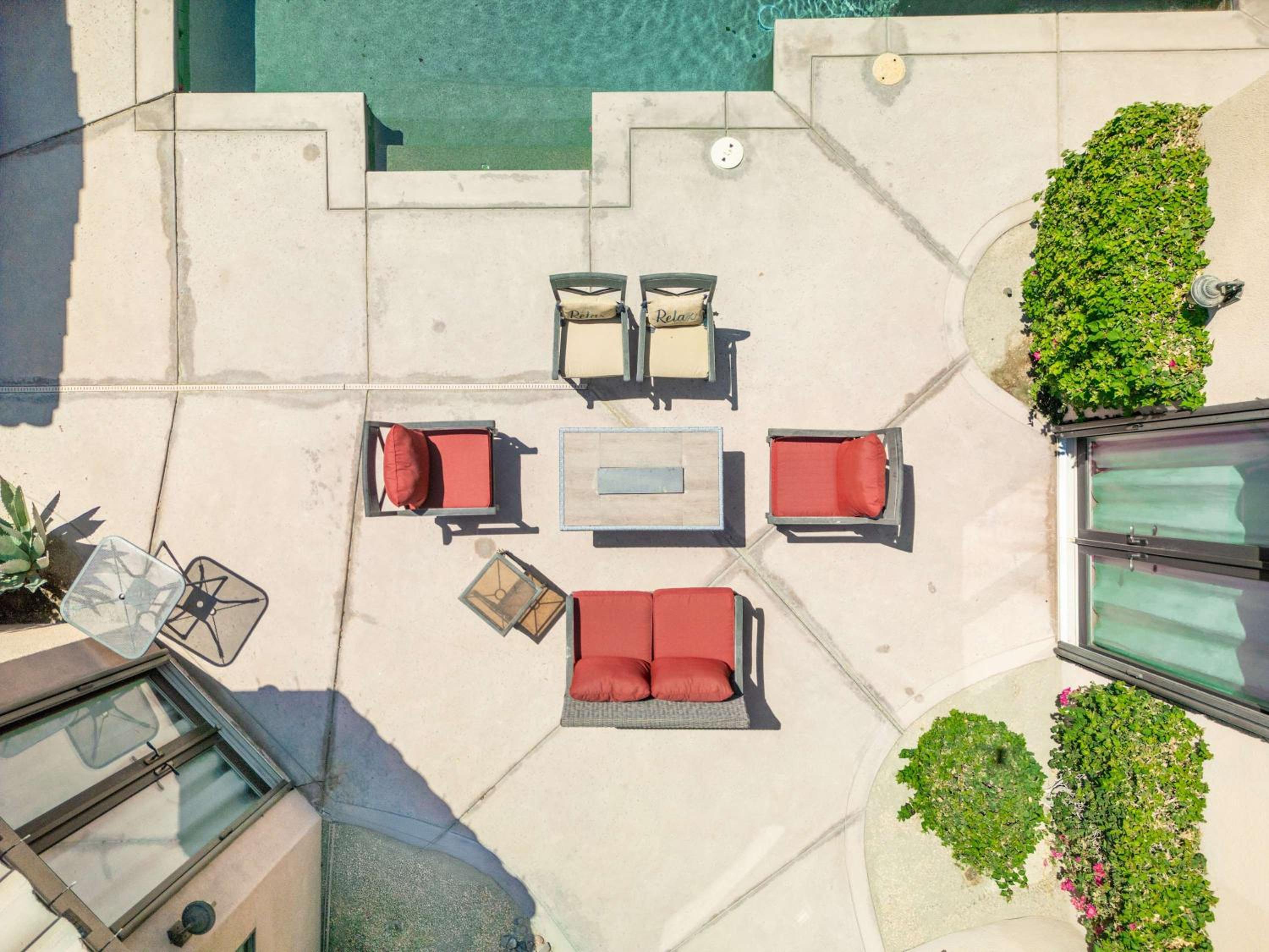 Private Pool Spa & Mountain Views in Gated La Qui