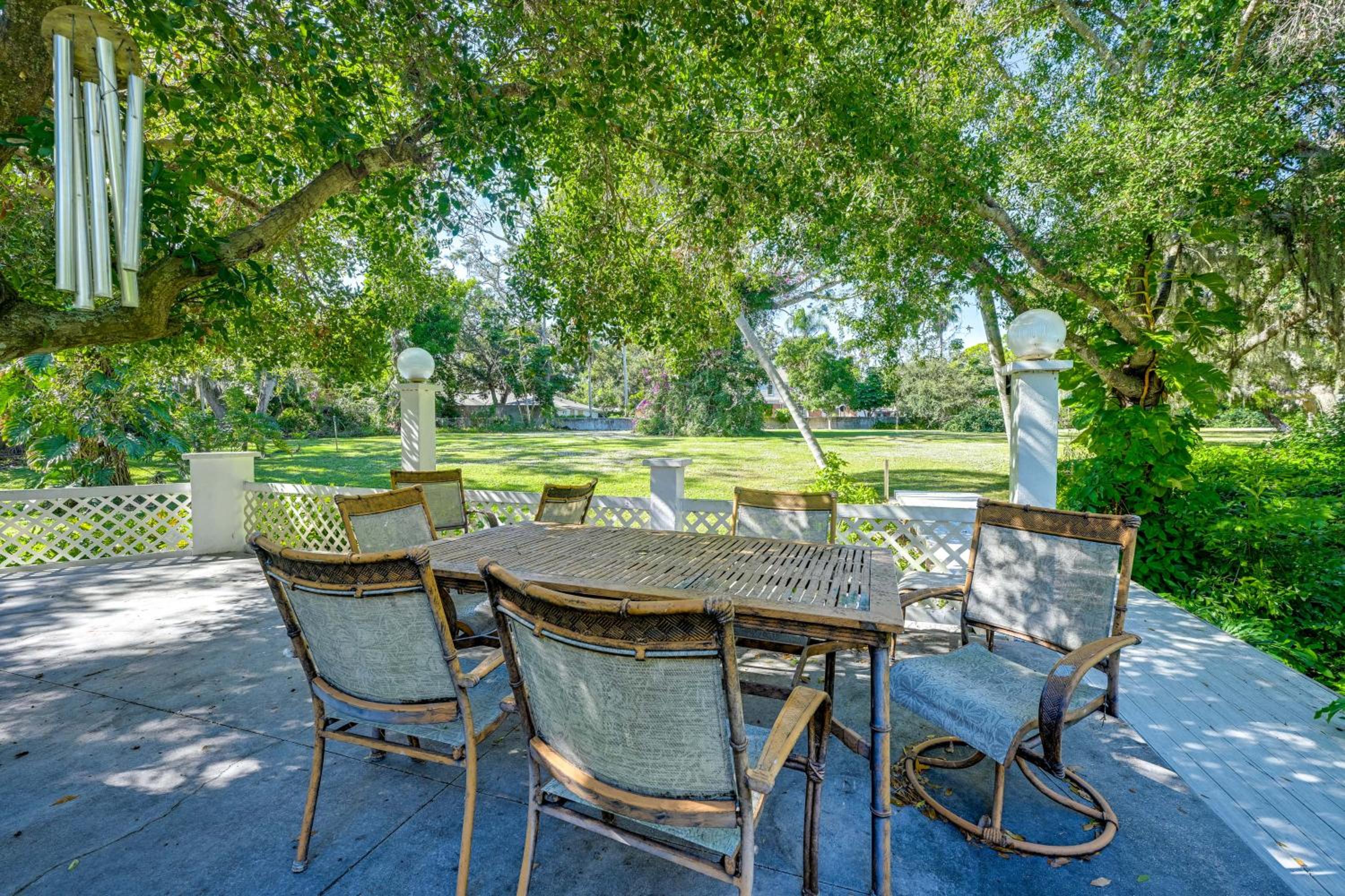 Explore Dtwn Sarasota and Beaches Home with Lush Yard