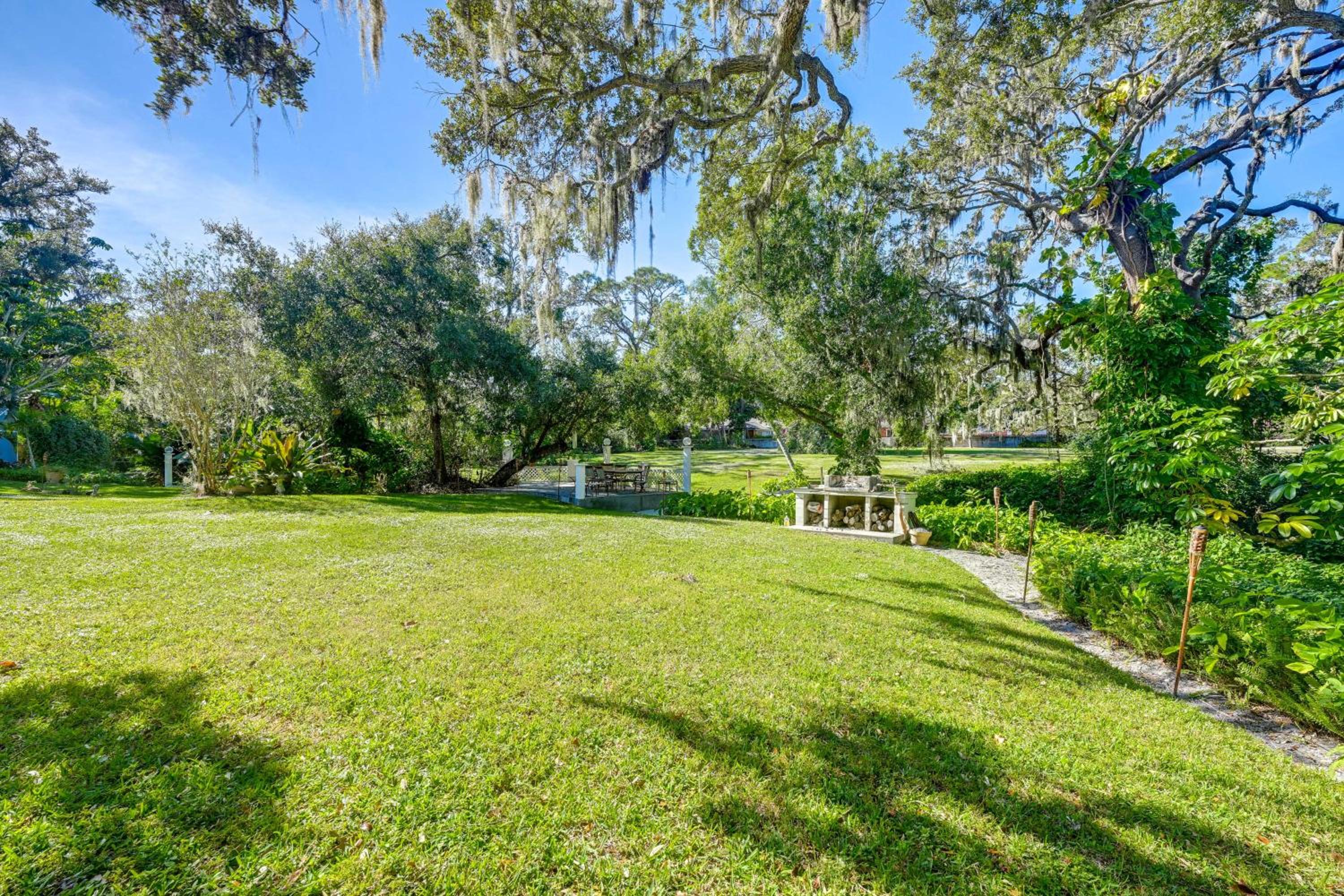 Explore Dtwn Sarasota and Beaches Home with Lush Yard