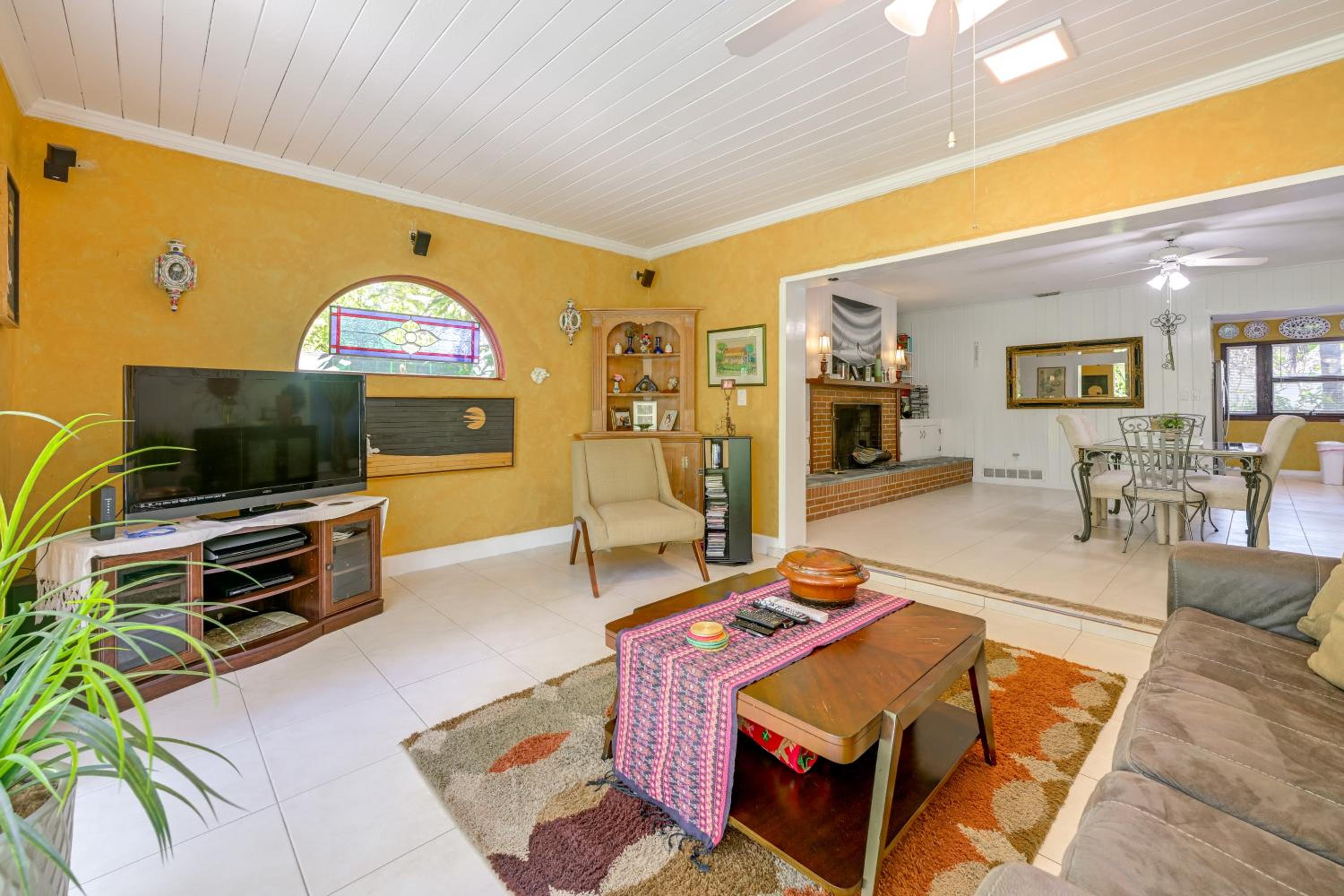 Explore Dtwn Sarasota and Beaches Home with Lush Yard