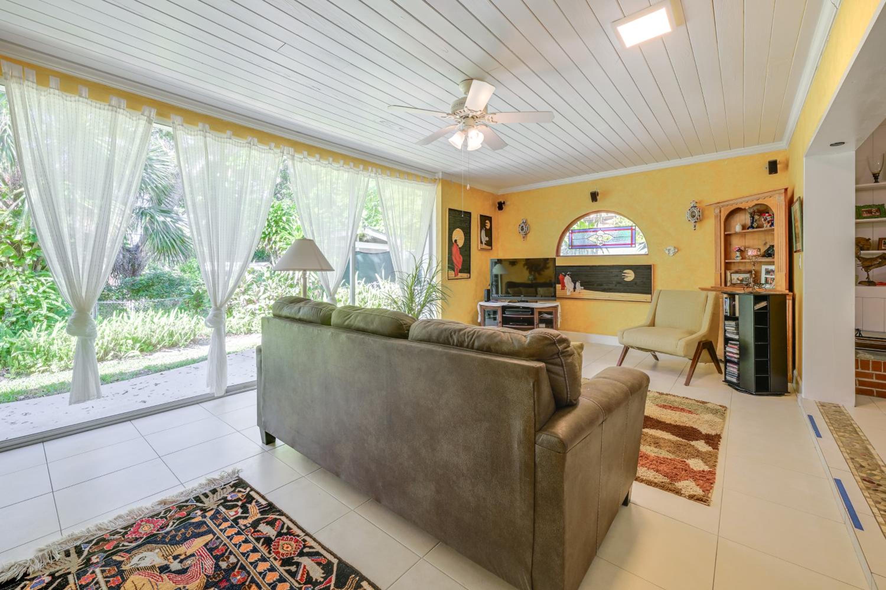 Explore Dtwn Sarasota and Beaches Home with Lush Yard