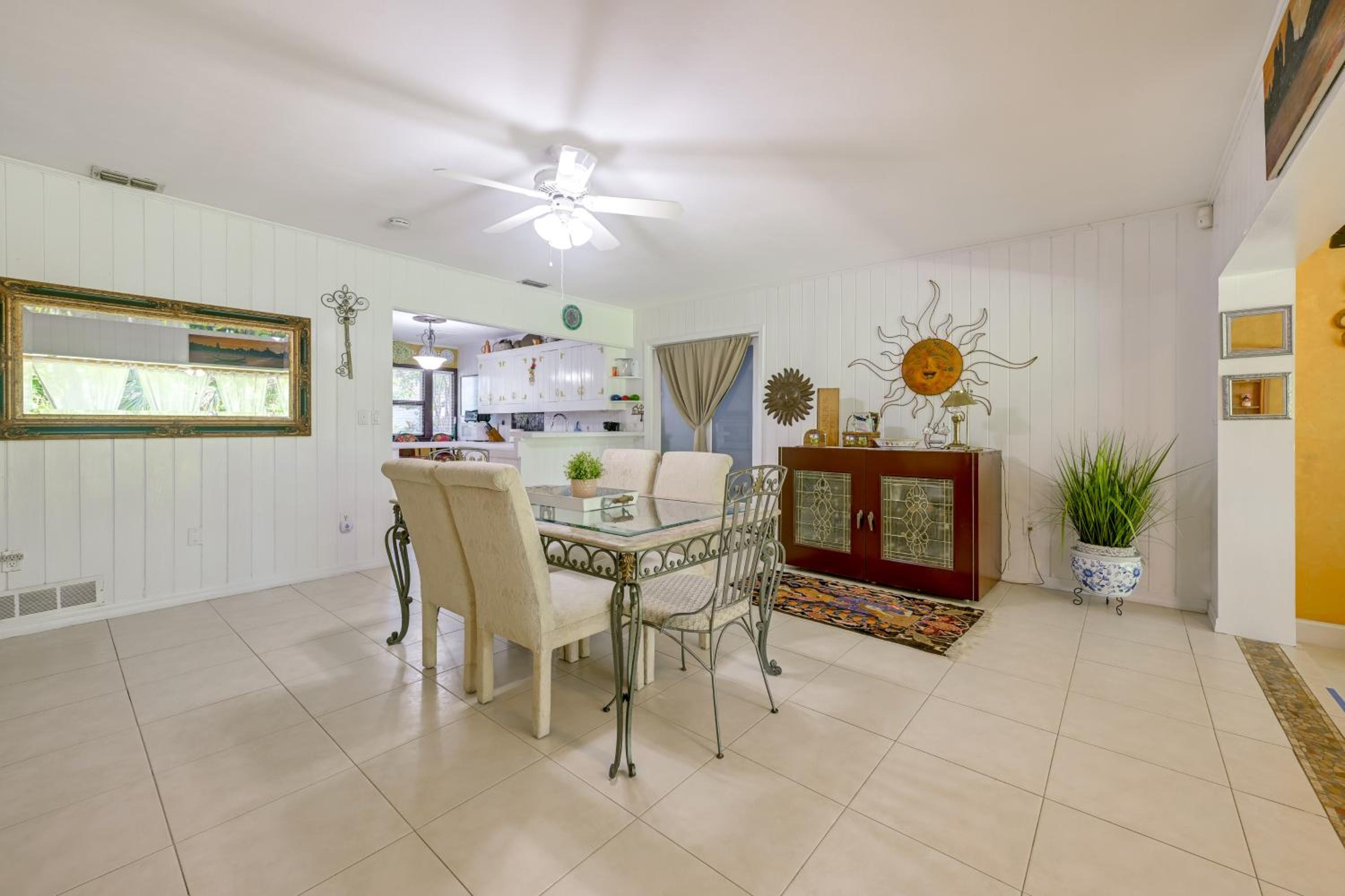 Explore Dtwn Sarasota and Beaches Home with Lush Yard
