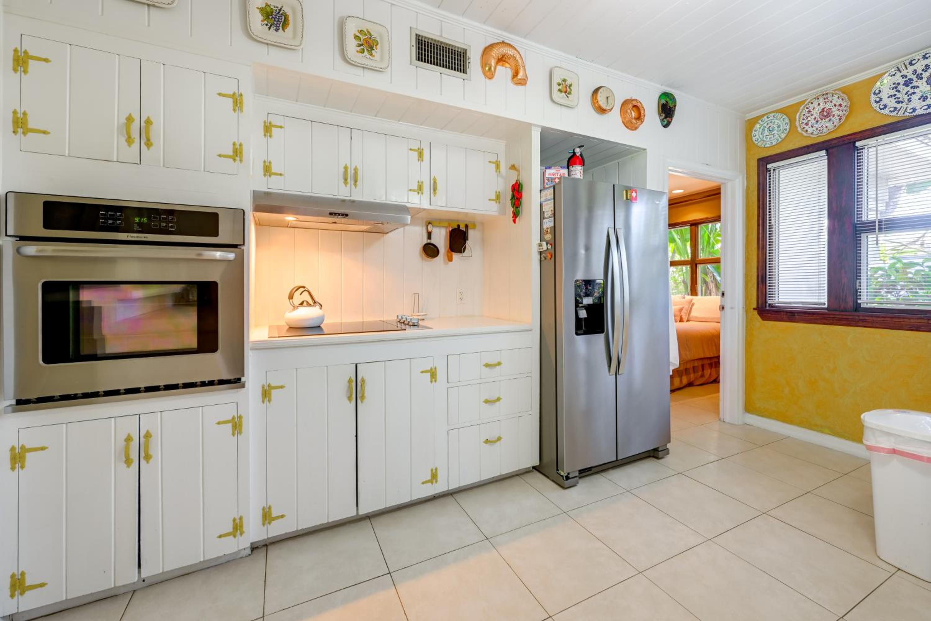 Explore Dtwn Sarasota and Beaches Home with Lush Yard