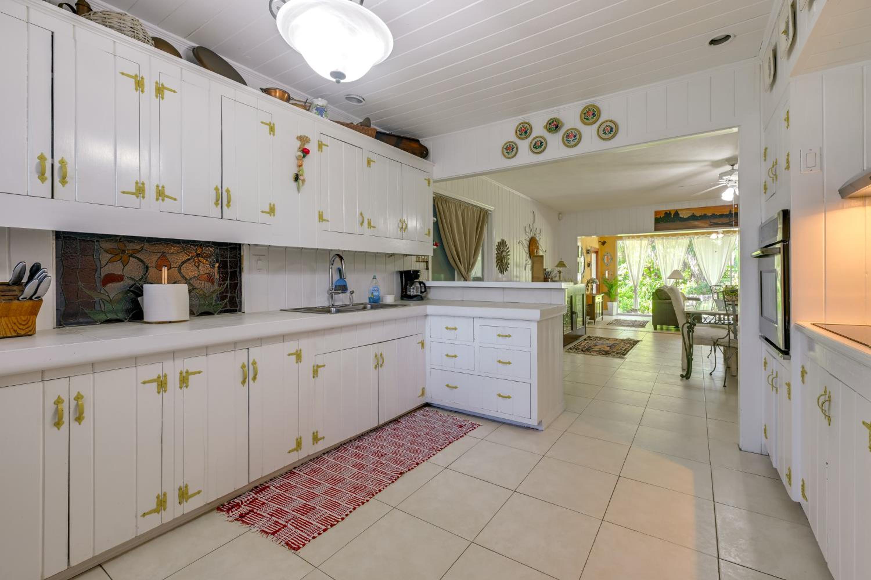 Explore Dtwn Sarasota and Beaches Home with Lush Yard