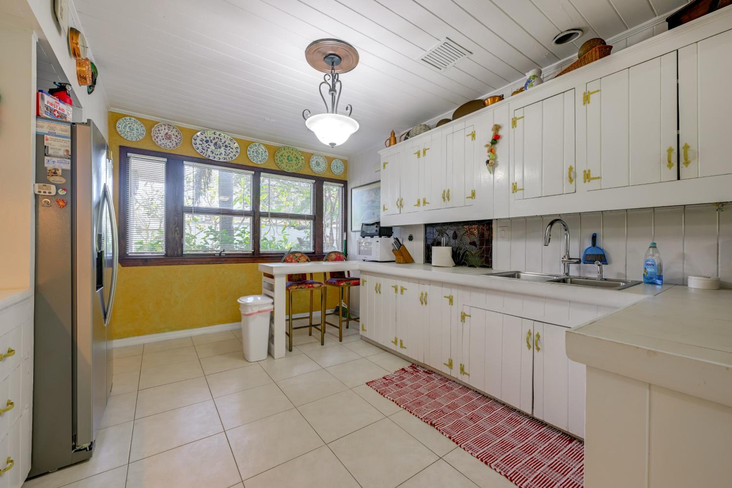 Explore Dtwn Sarasota and Beaches Home with Lush Yard