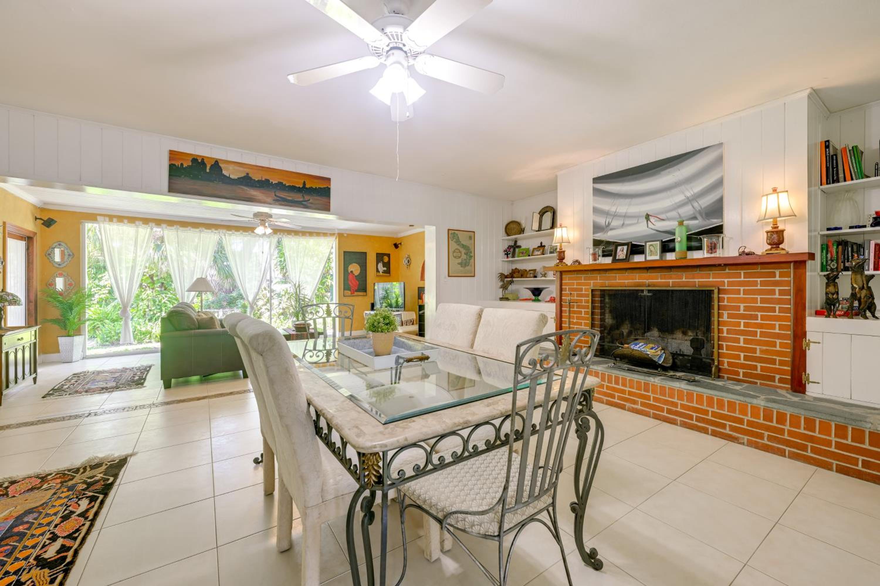Explore Dtwn Sarasota and Beaches Home with Lush Yard