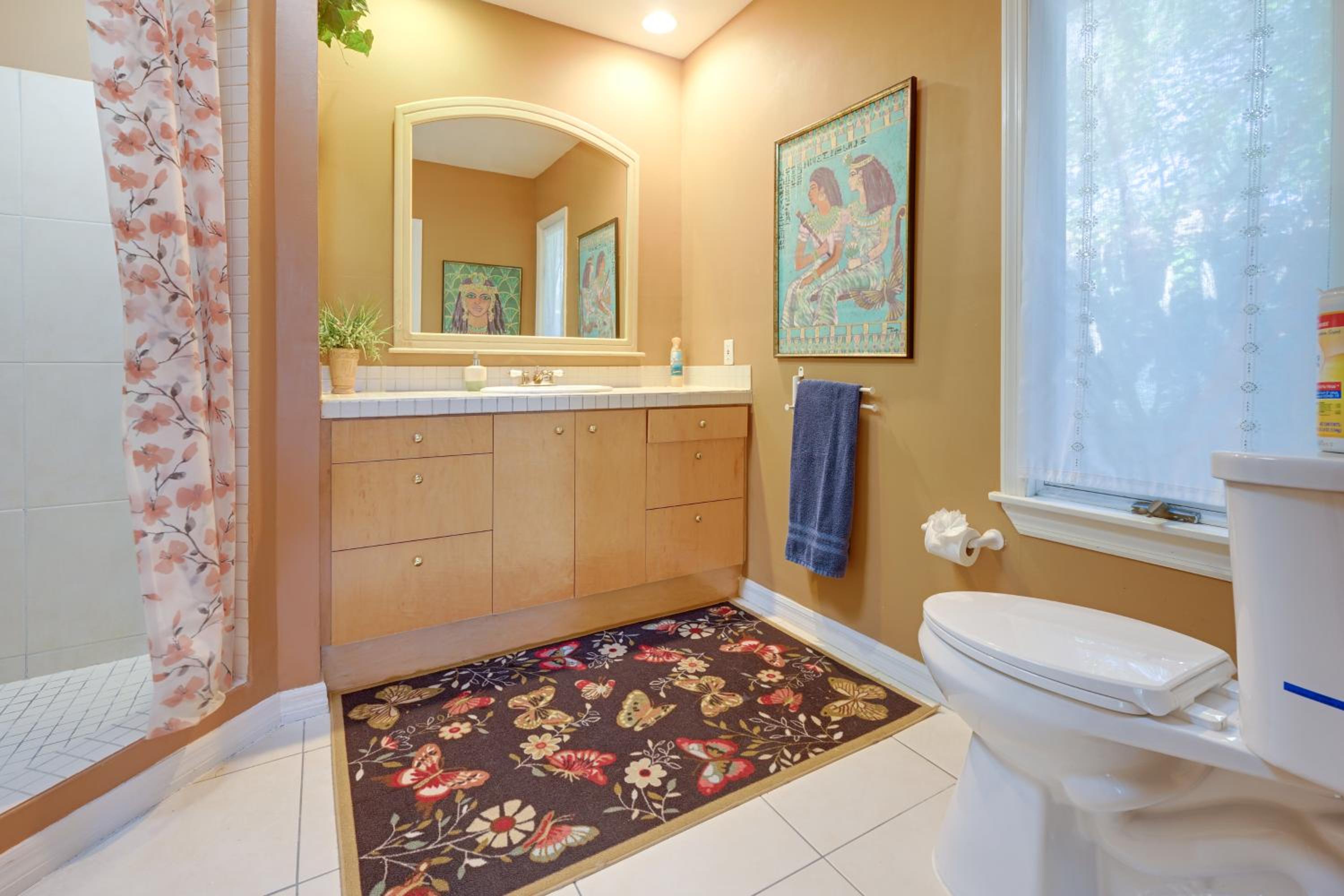 Explore Dtwn Sarasota and Beaches Home with Lush Yard