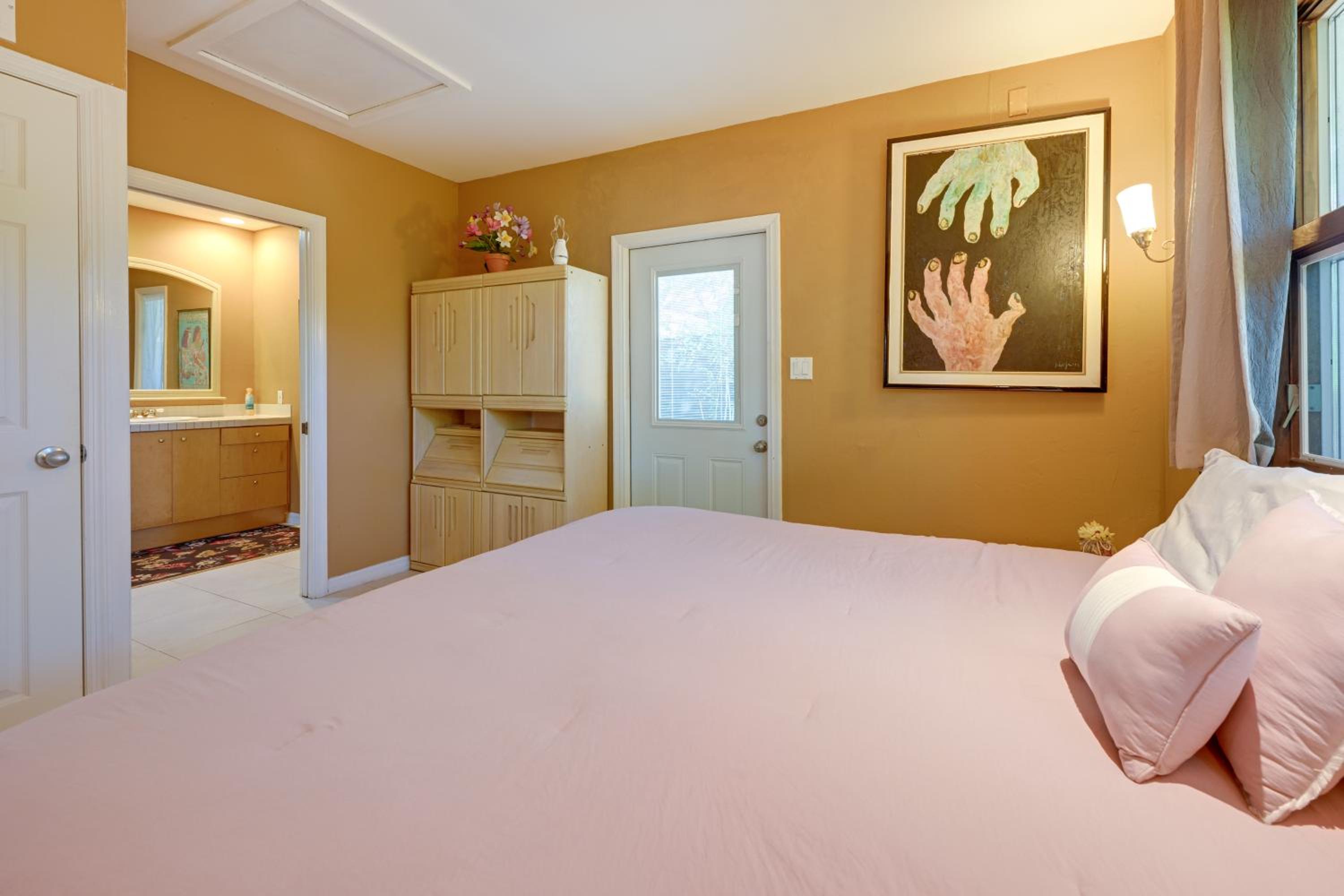 Explore Dtwn Sarasota and Beaches Home with Lush Yard