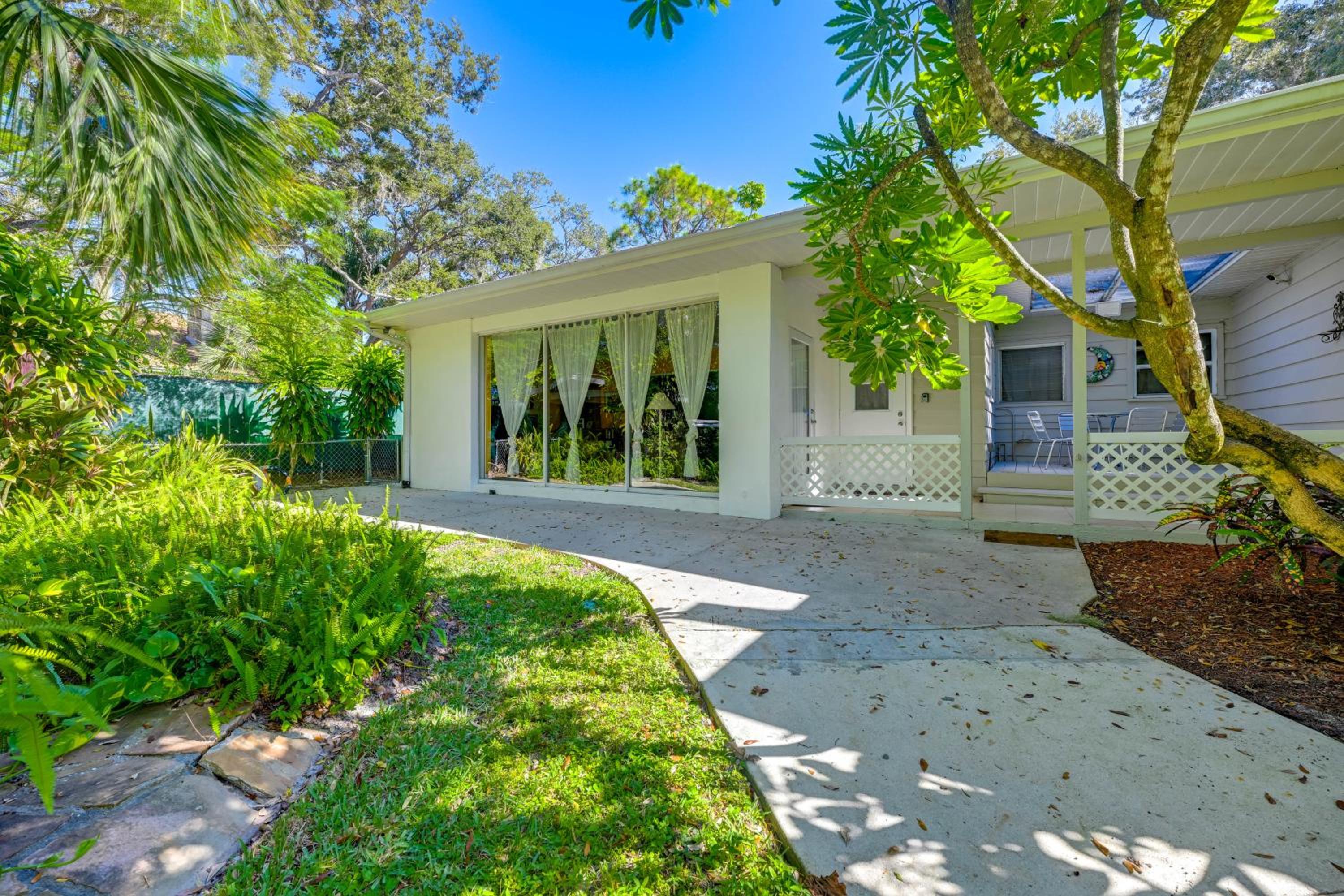 Explore Dtwn Sarasota and Beaches Home with Lush Yard