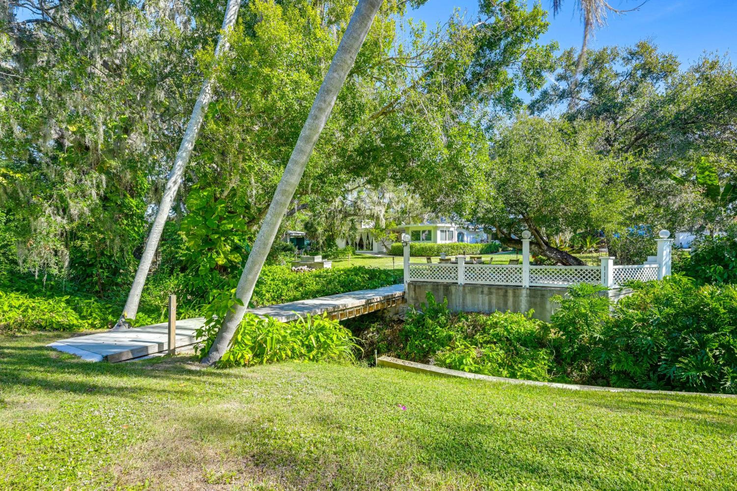 Explore Dtwn Sarasota and Beaches Home with Lush Yard