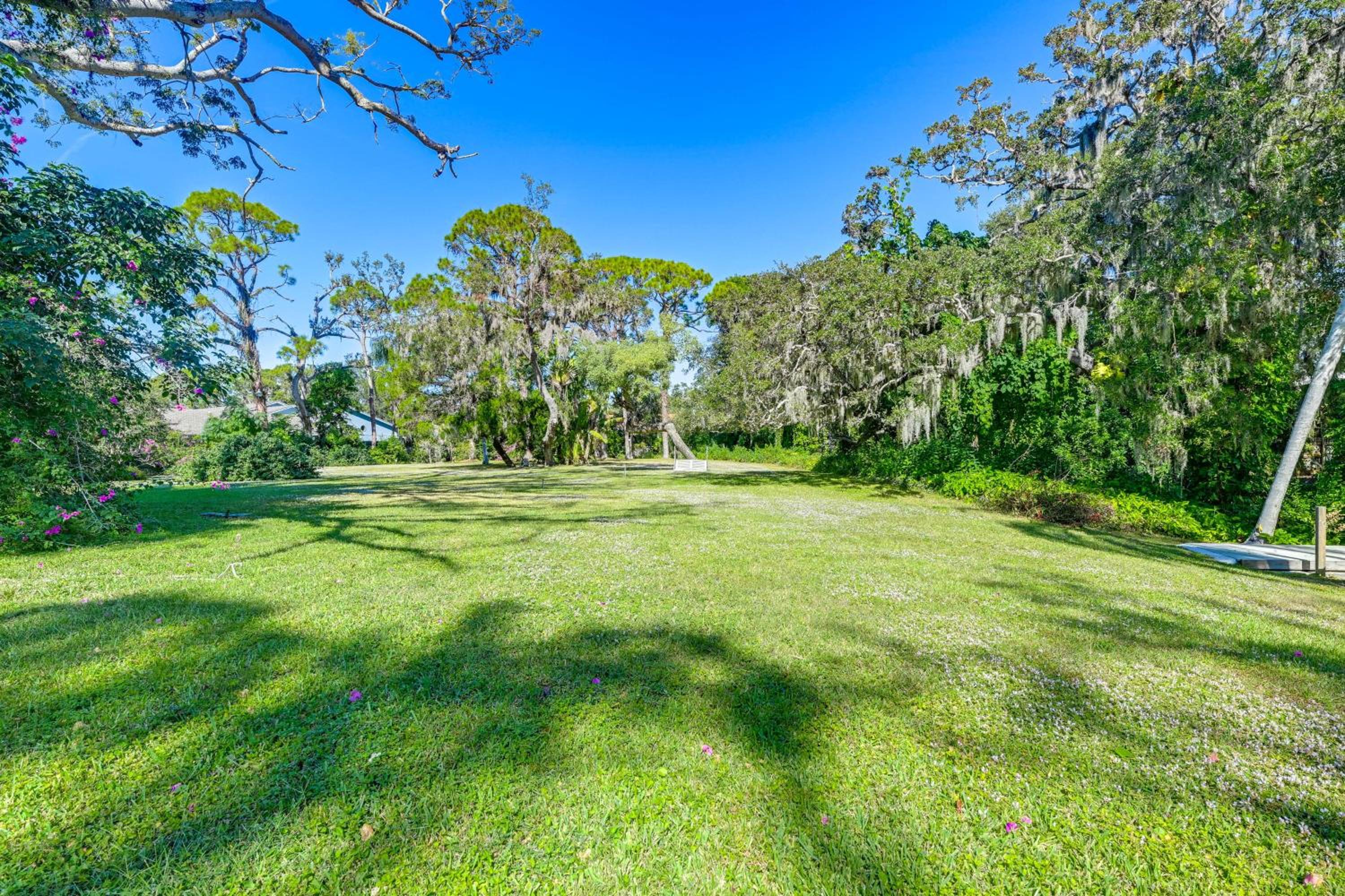 Explore Dtwn Sarasota and Beaches Home with Lush Yard