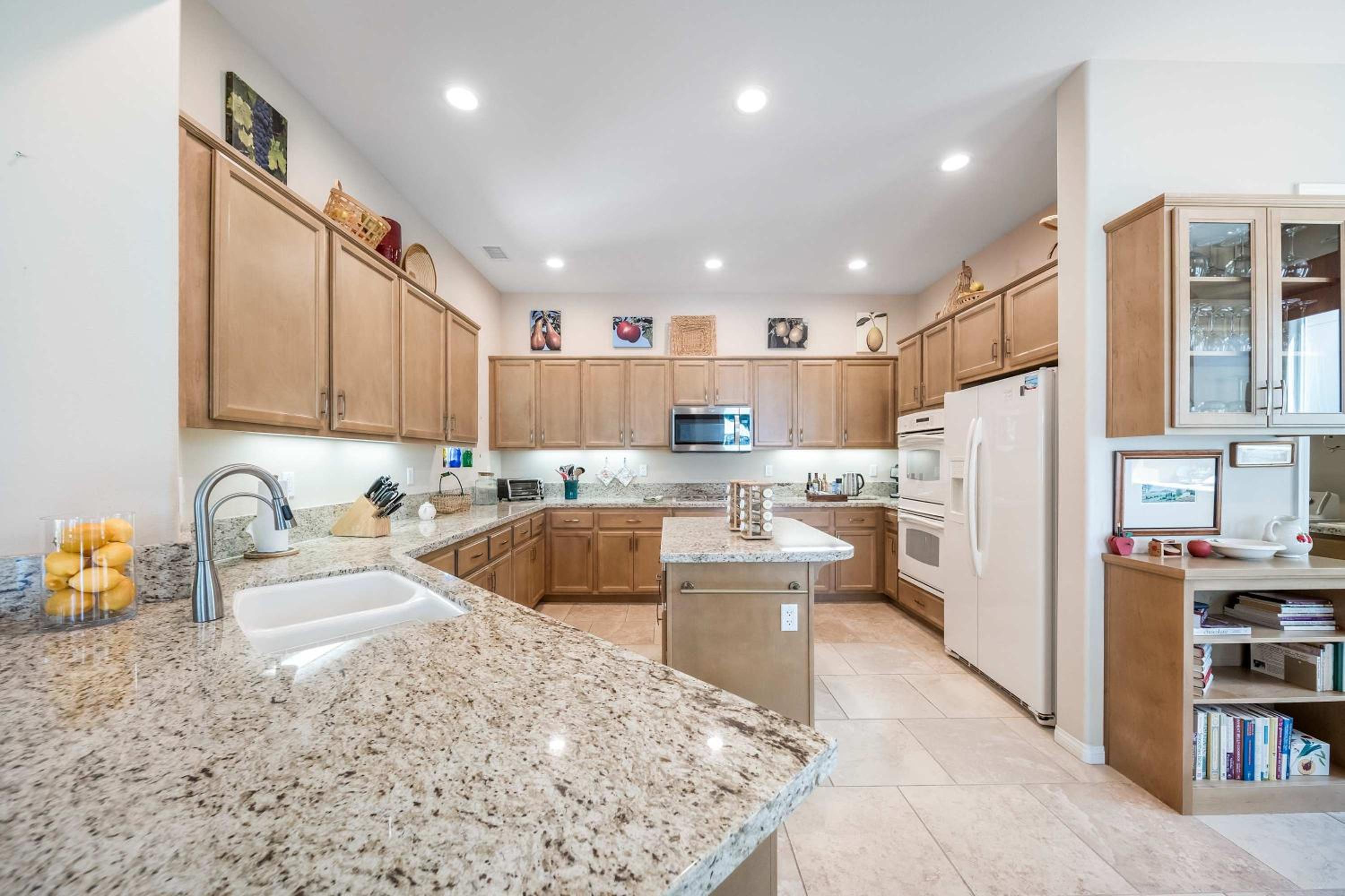 Stunning 3BD 3BR w Casita Golf VIew Community Pool
