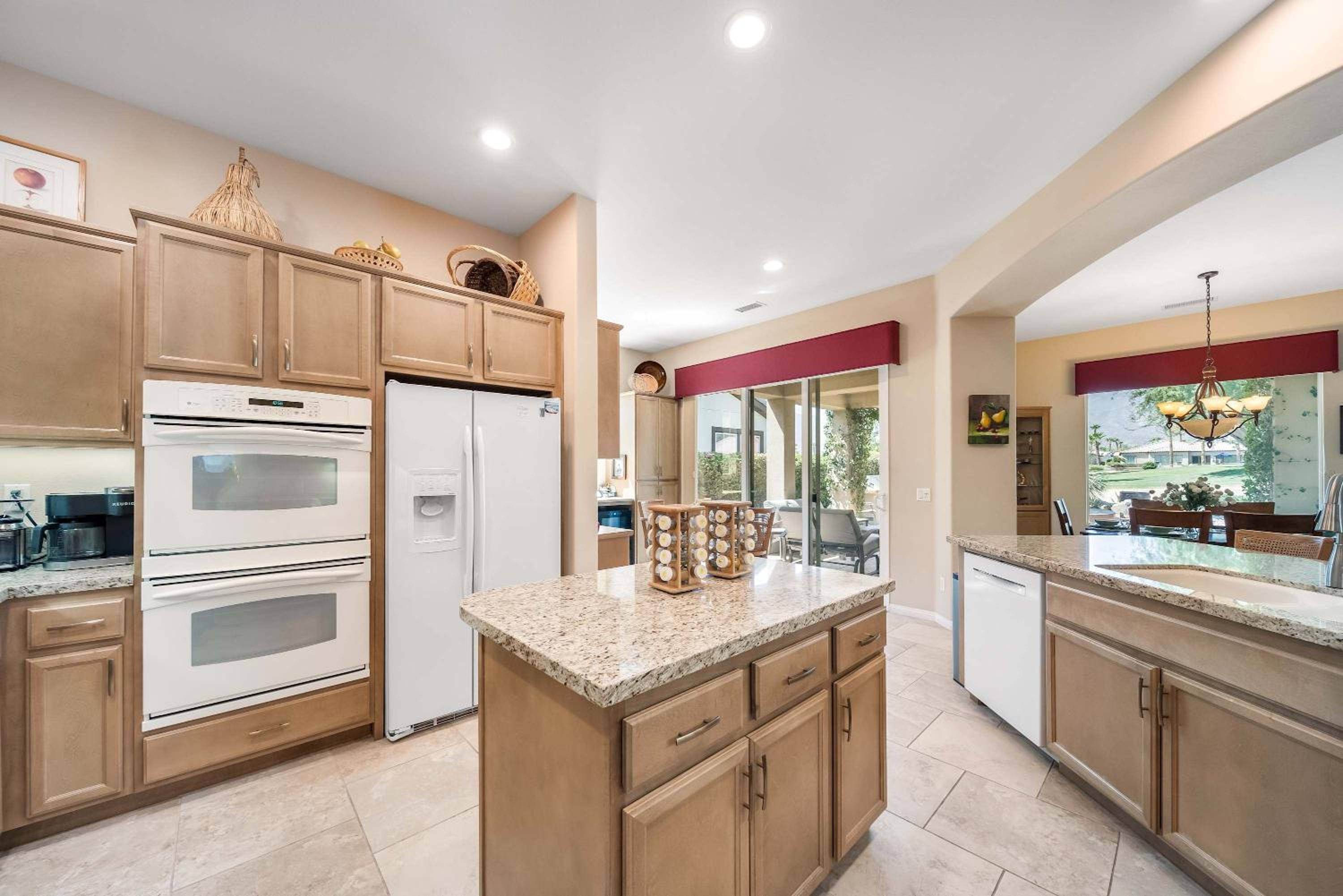 Stunning 3BD 3BR w Casita Golf VIew Community Pool