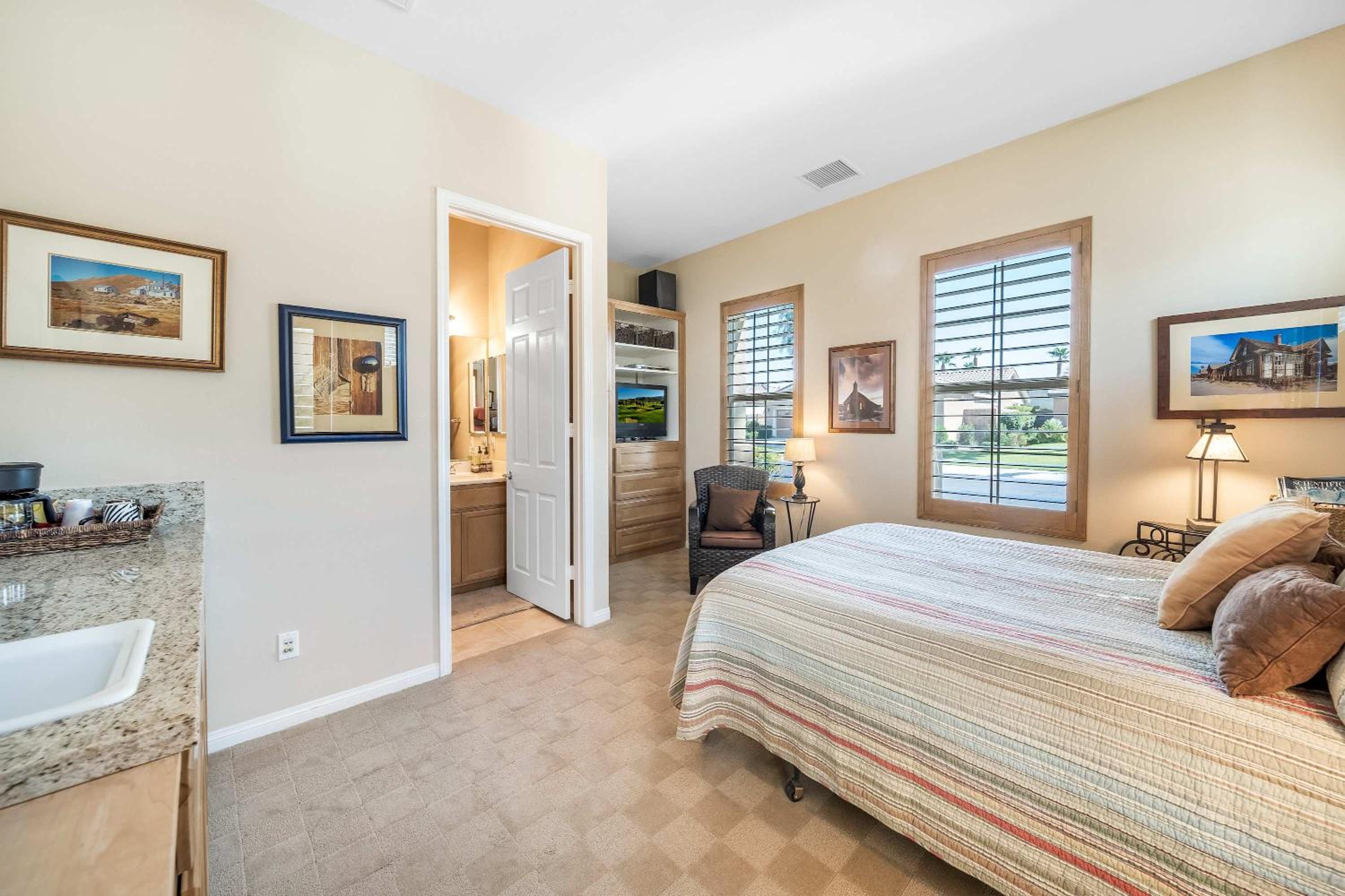 Stunning 3BD 3BR w Casita Golf VIew Community Pool