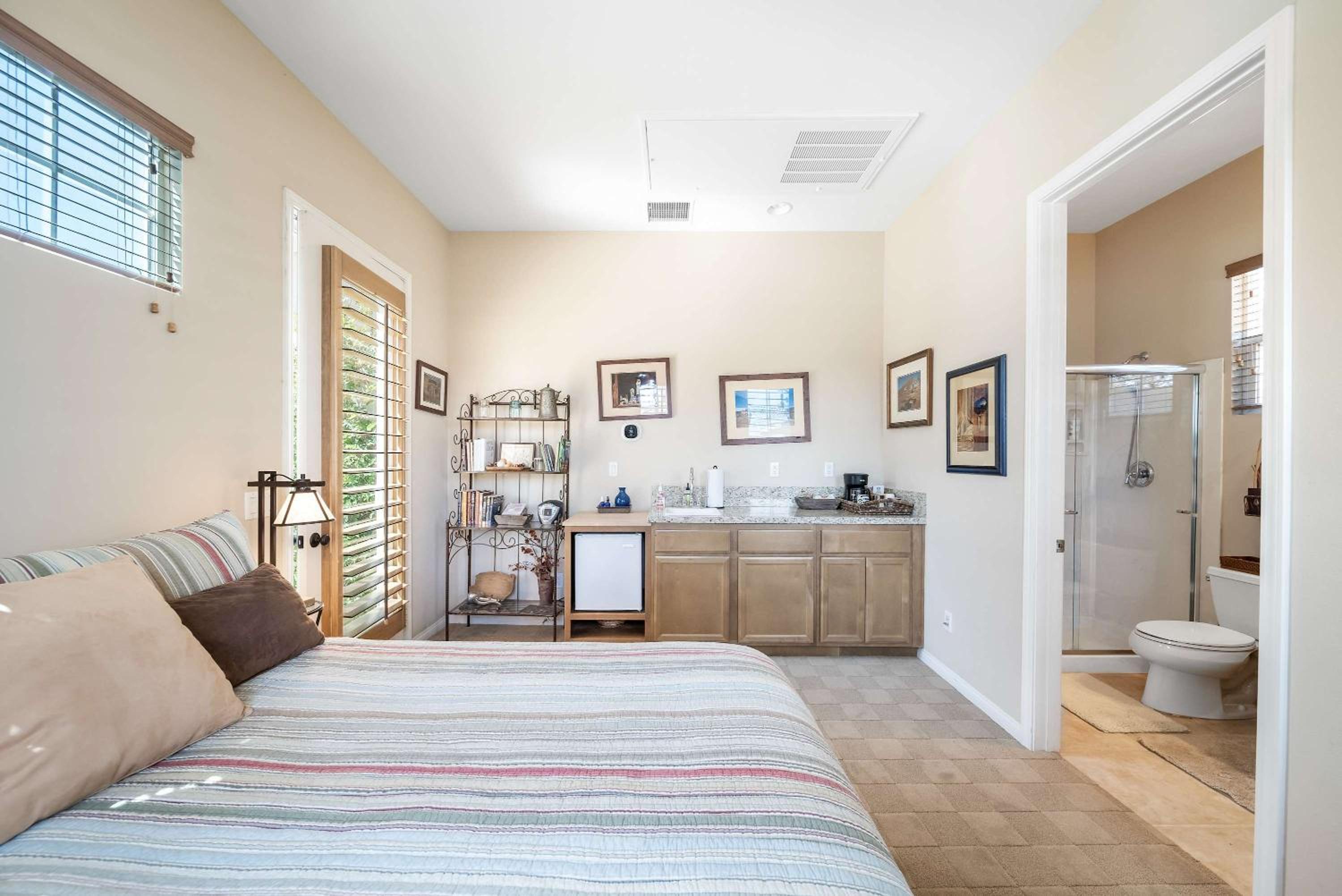 Stunning 3BD 3BR w Casita Golf VIew Community Pool