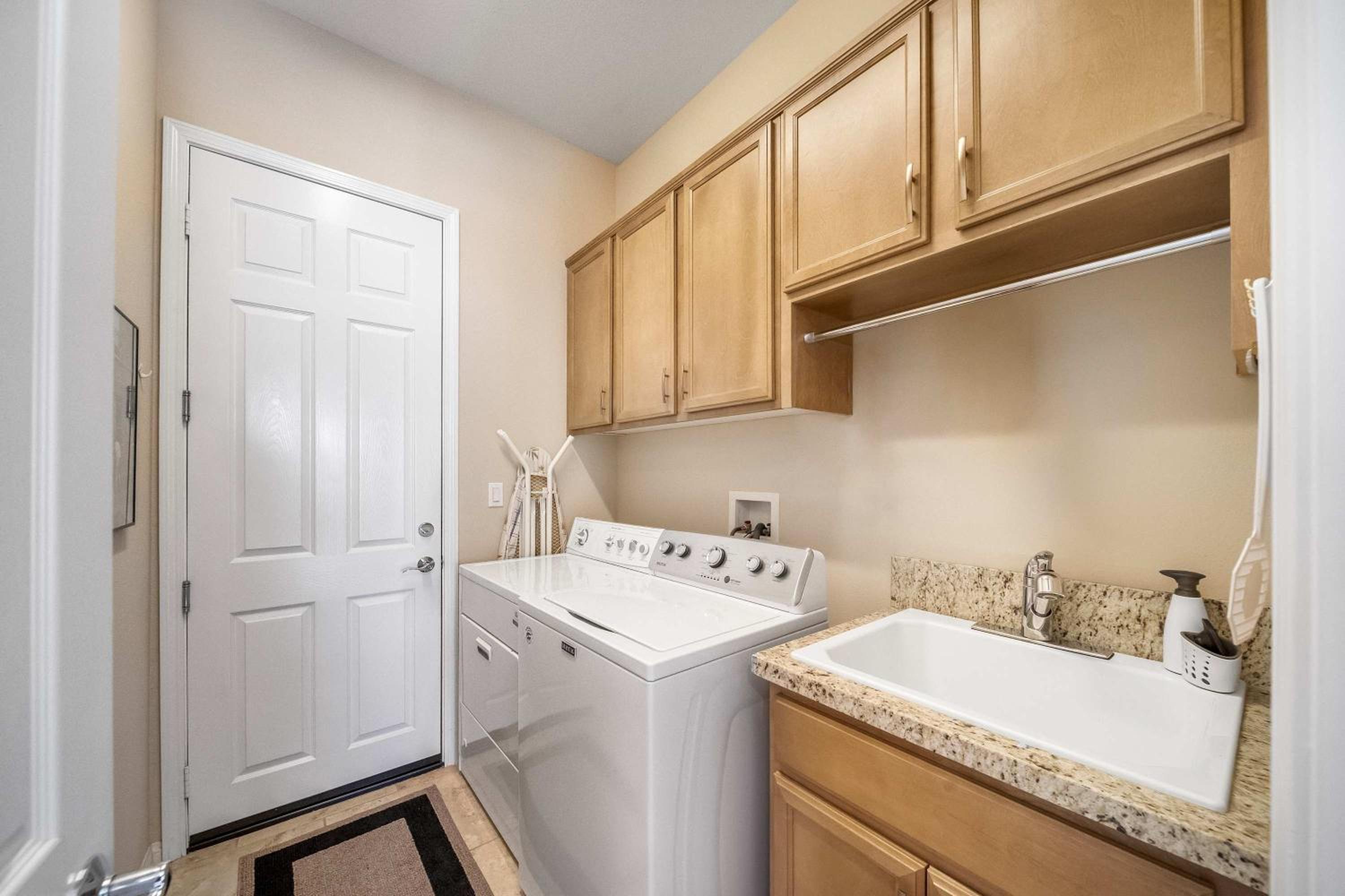 Stunning 3BD 3BR w Casita Golf VIew Community Pool