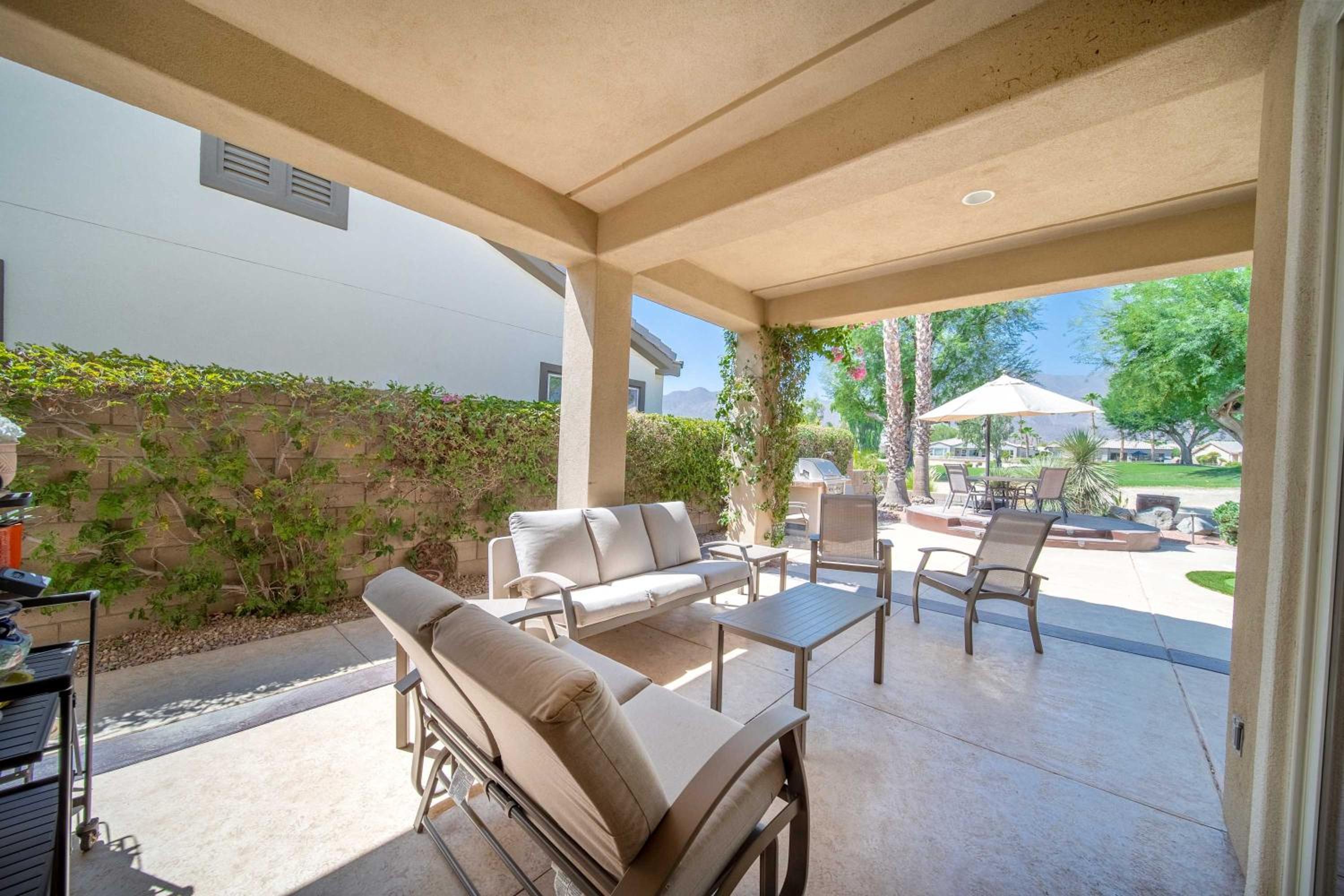 Stunning 3BD 3BR w Casita Golf VIew Community Pool