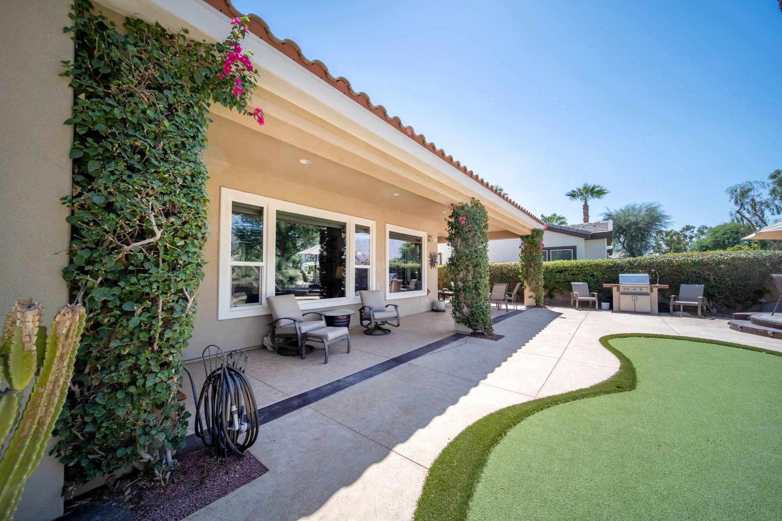 Stunning 3BD 3BR w Casita Golf VIew Community Pool