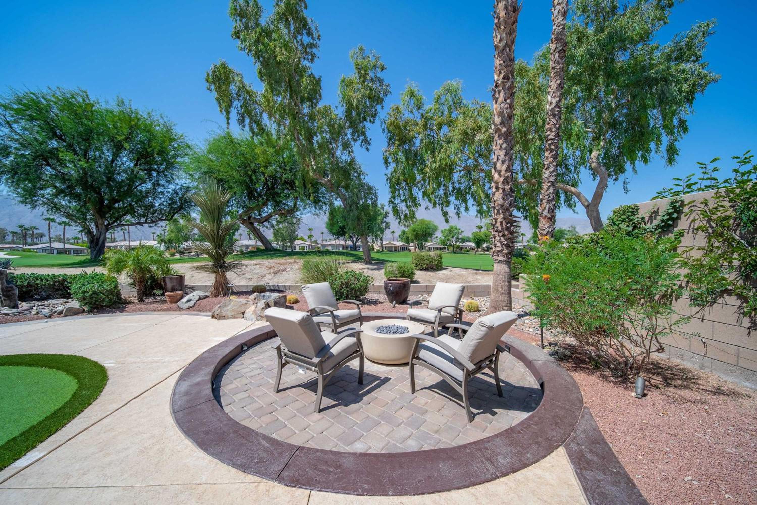 Stunning 3BD 3BR w Casita Golf VIew Community Pool