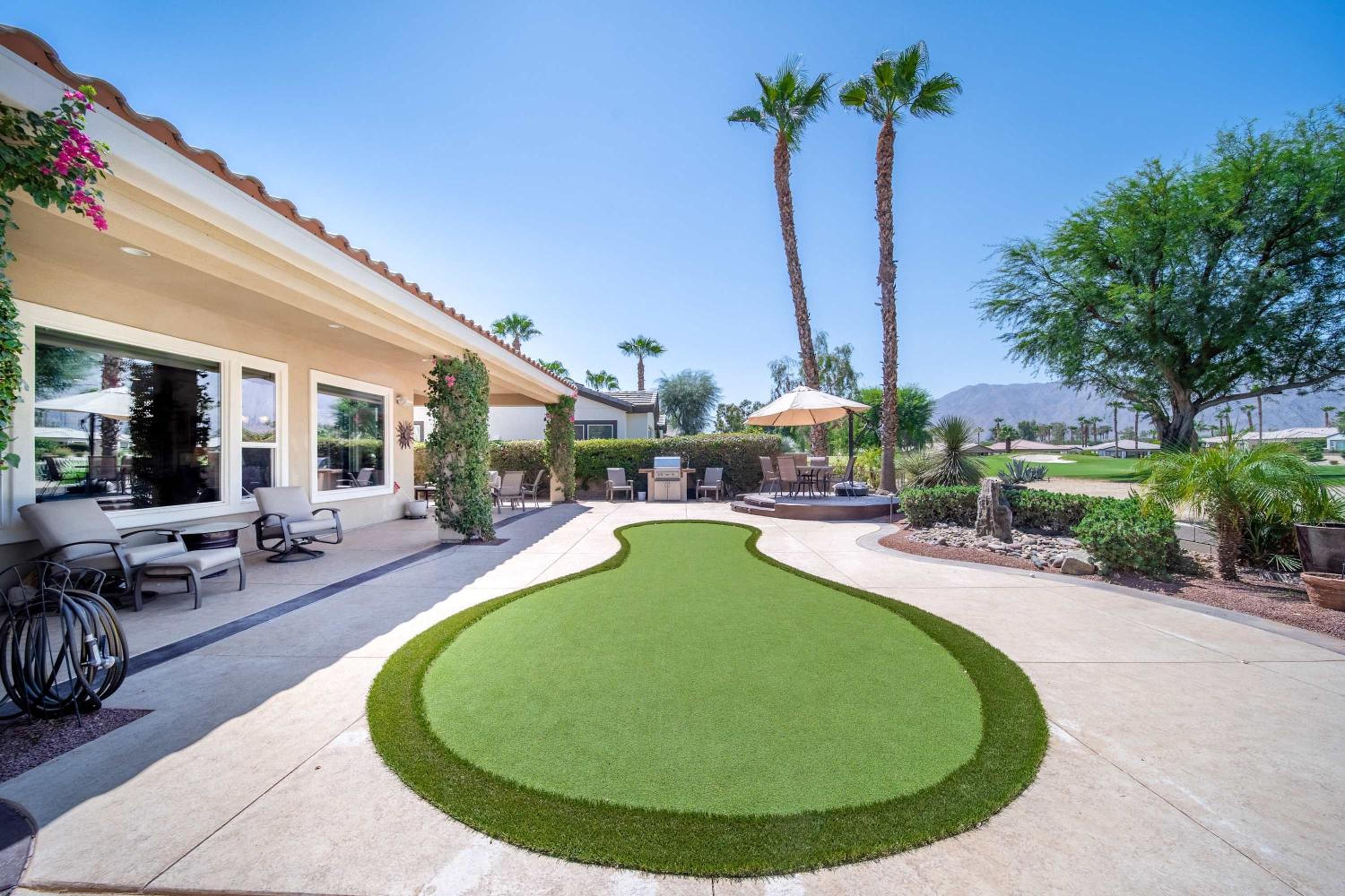 Stunning 3BD 3BR w Casita Golf VIew Community Pool