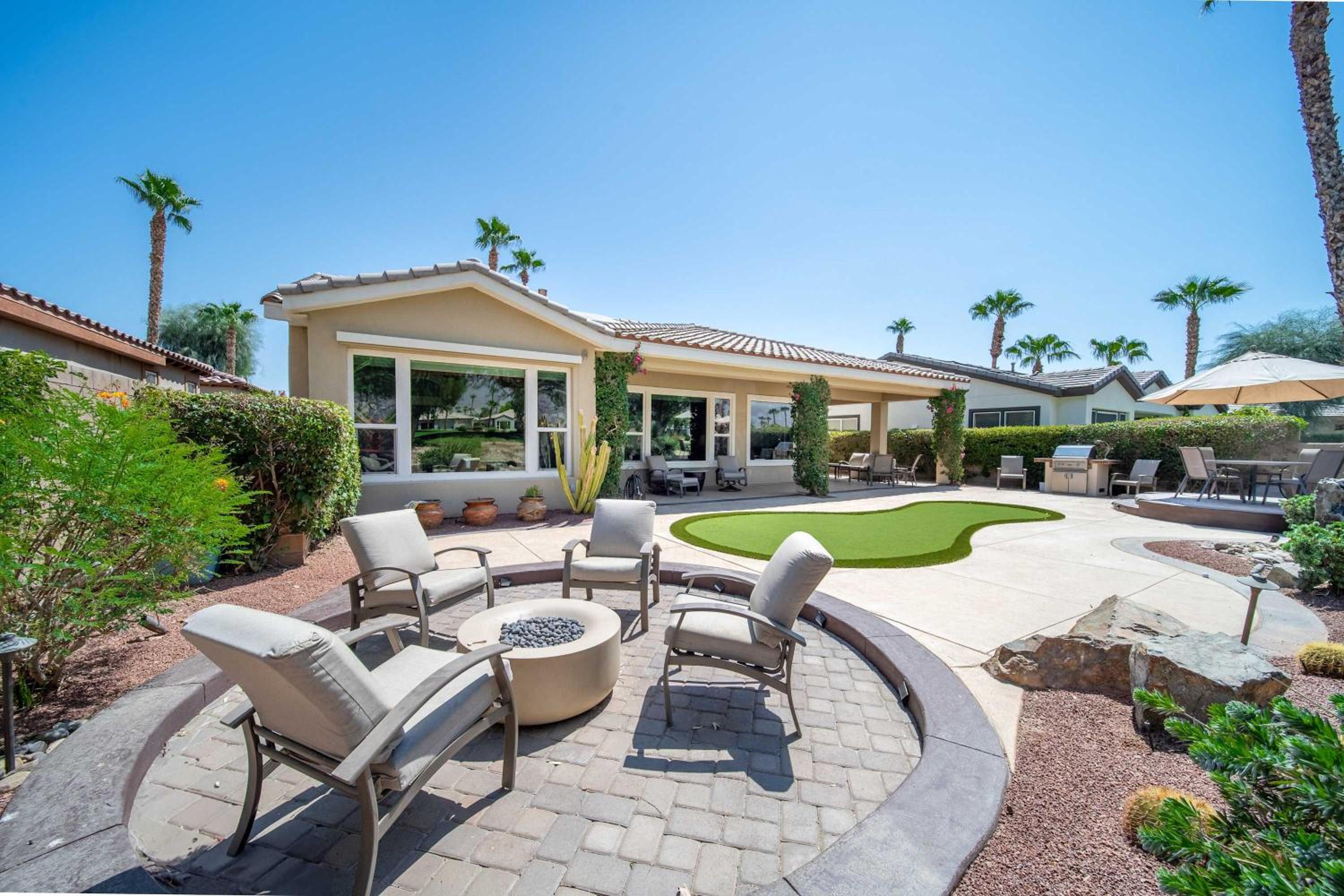 Stunning 3BD 3BR w Casita Golf VIew Community Pool