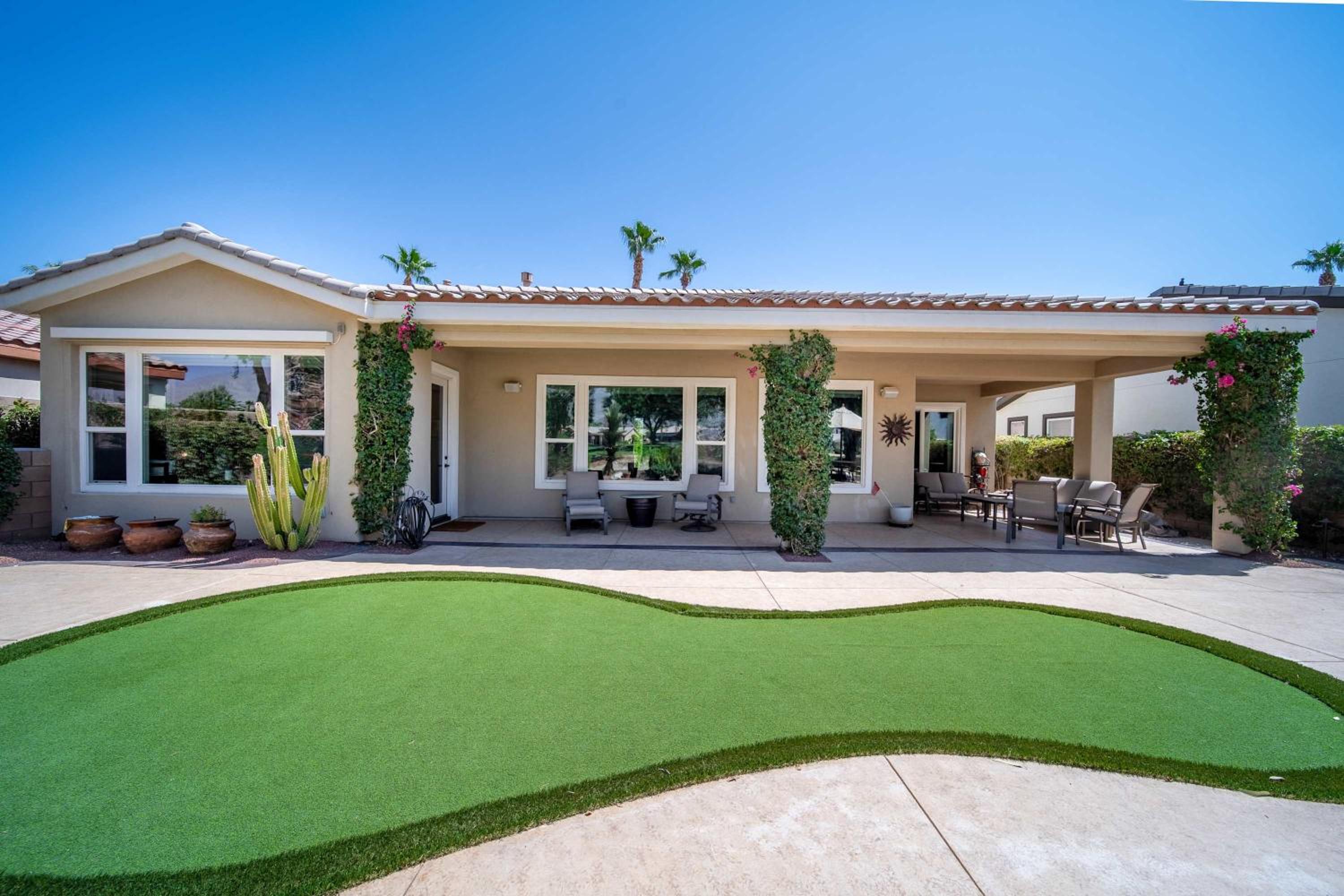 Stunning 3BD 3BR w Casita Golf VIew Community Pool