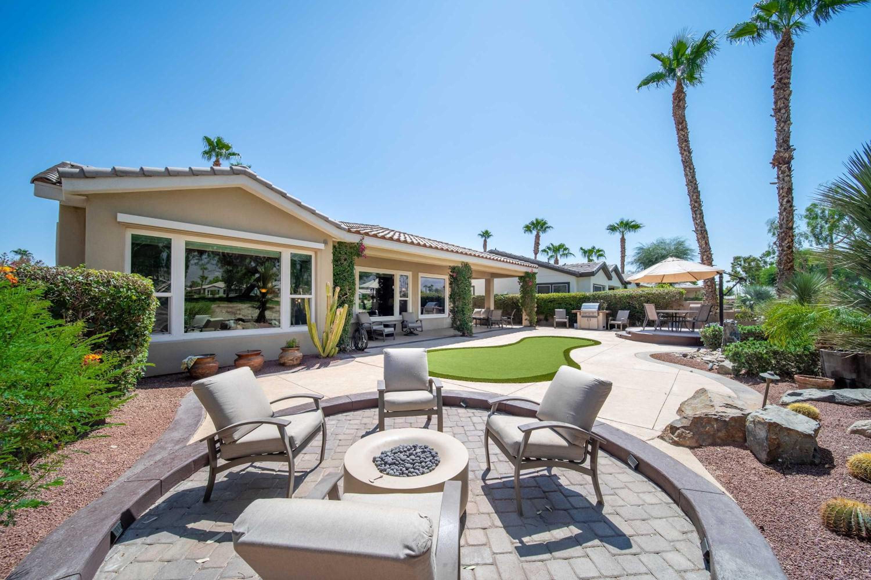 Stunning 3BD 3BR w Casita Golf VIew Community Pool