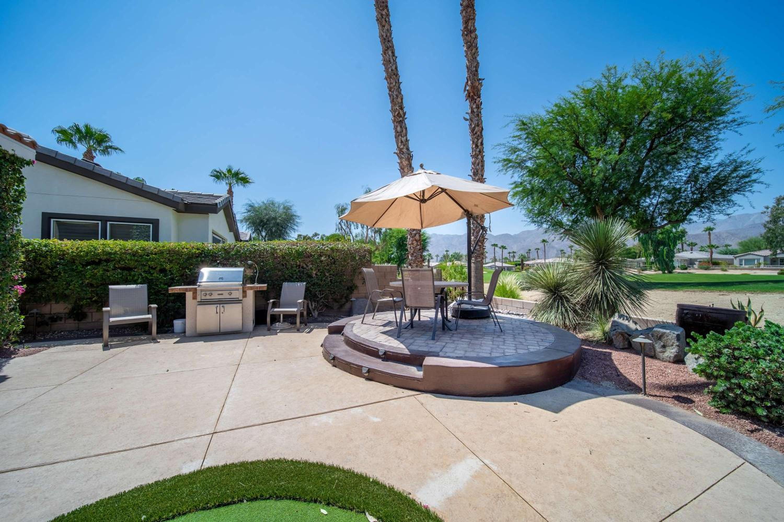 Stunning 3BD 3BR w Casita Golf VIew Community Pool