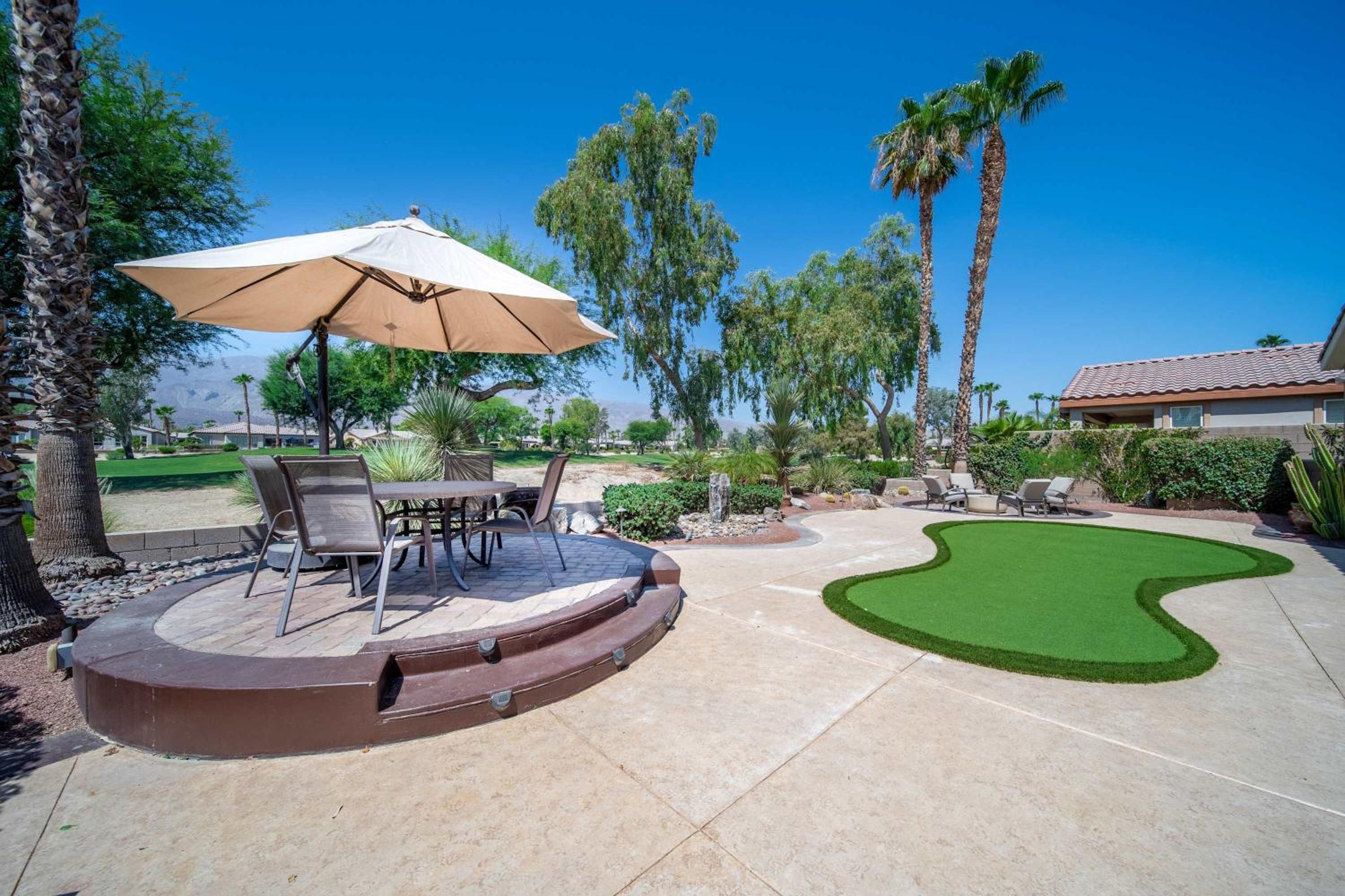 Stunning 3BD 3BR w Casita Golf VIew Community Pool