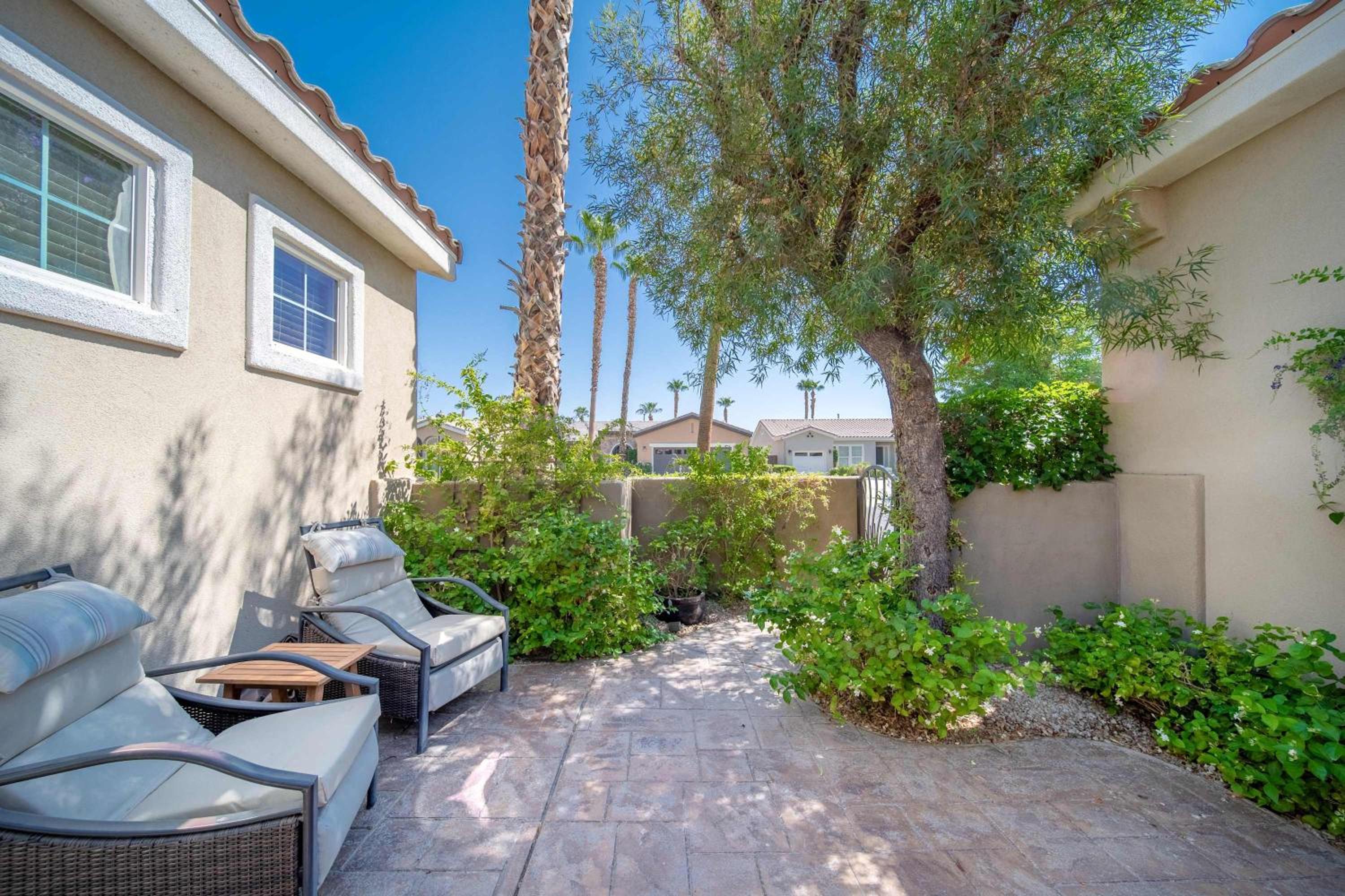 Stunning 3BD 3BR w Casita Golf VIew Community Pool
