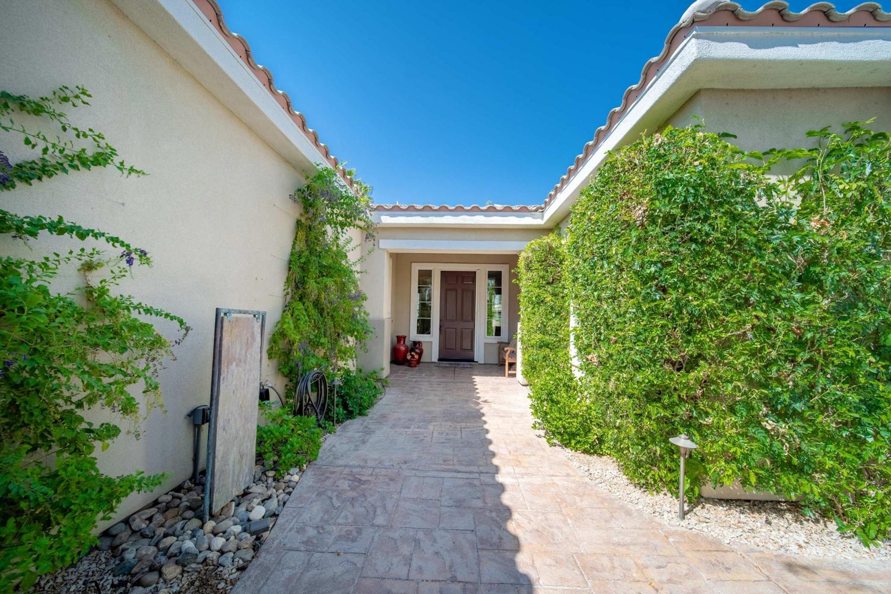 Stunning 3BD 3BR w Casita Golf VIew Community Pool