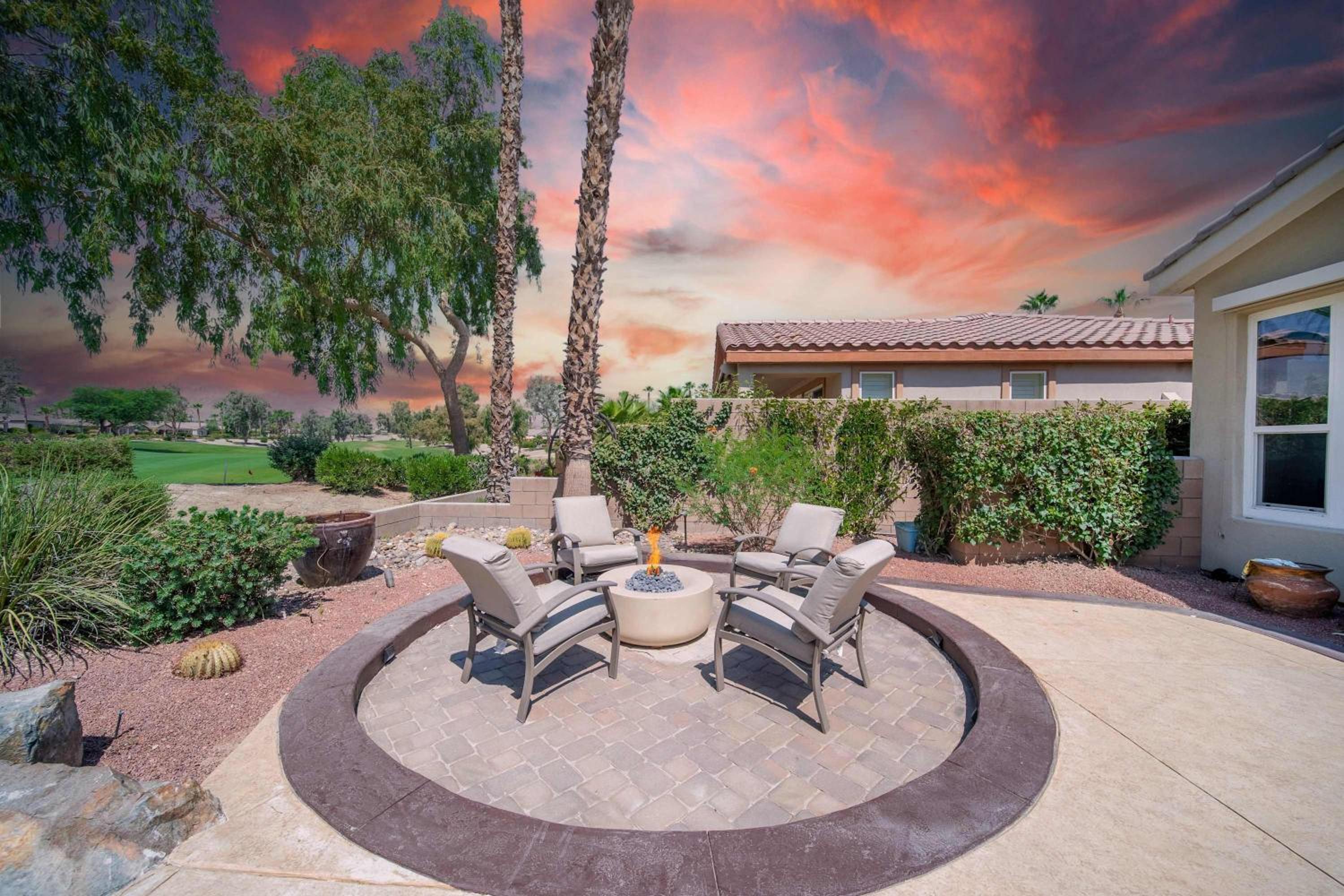 Stunning 3BD 3BR w Casita Golf VIew Community Pool