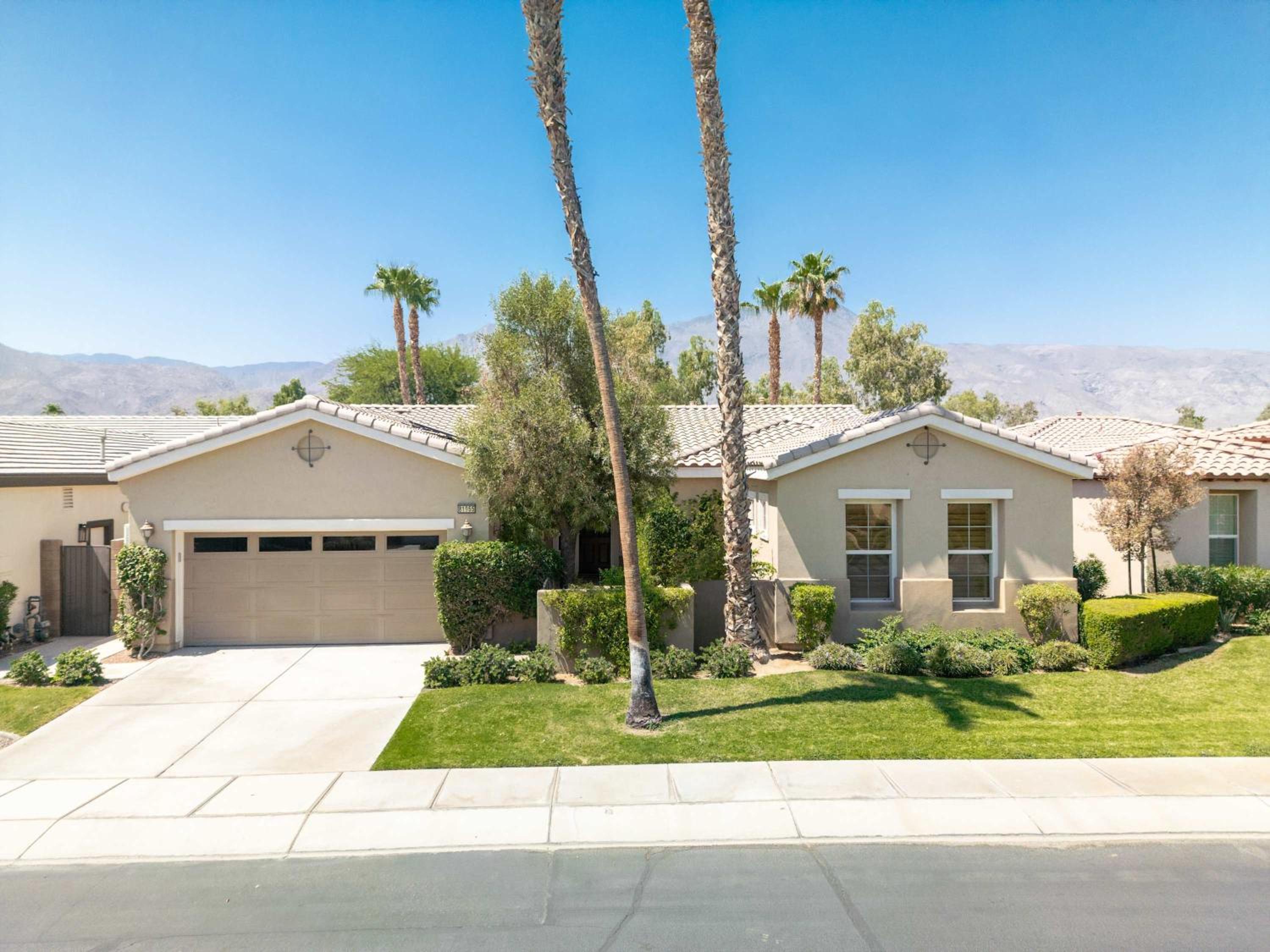 Stunning 3BD 3BR w Casita Golf VIew Community Pool