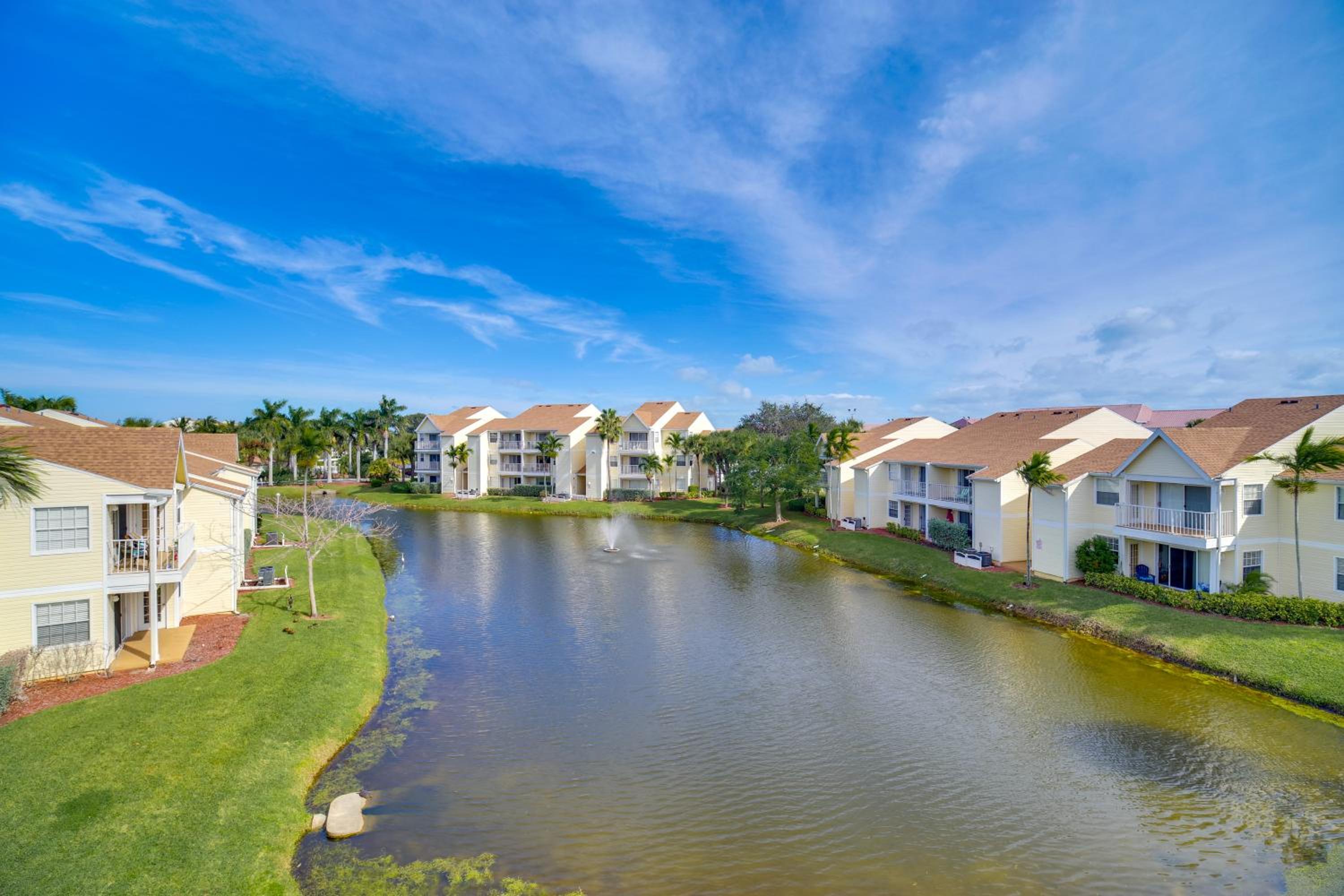 Walk to Canova Beach Park Couples Coastal Condo