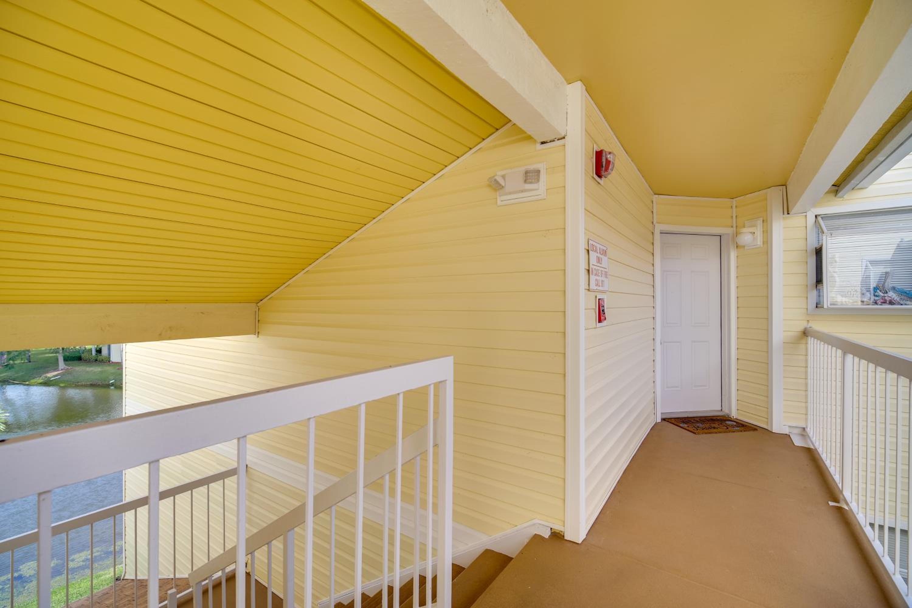 Walk to Canova Beach Park Couples Coastal Condo