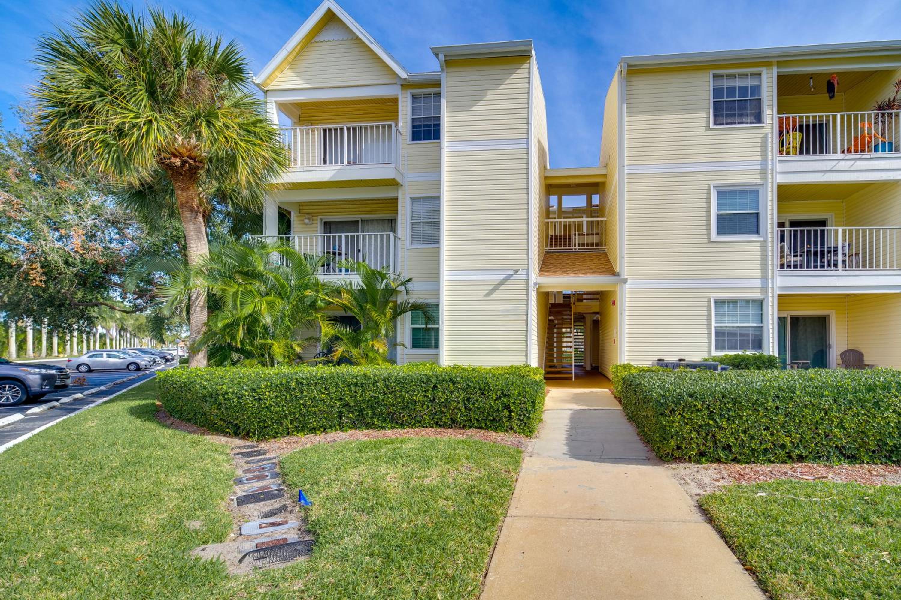 Walk to Canova Beach Park Couples Coastal Condo