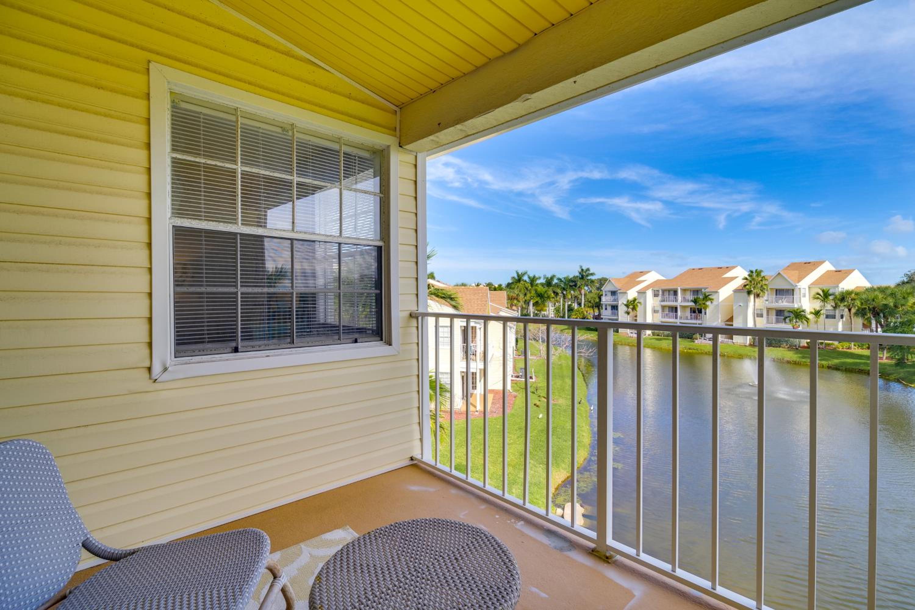 Walk to Canova Beach Park Couples Coastal Condo